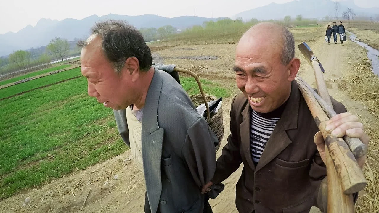 GOPRO / a blind man and his armless friend plant a forest in china