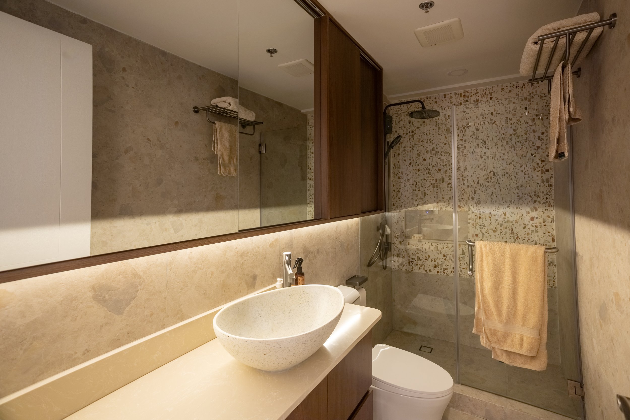 WIDE HDR BATHROOM 1.jpg