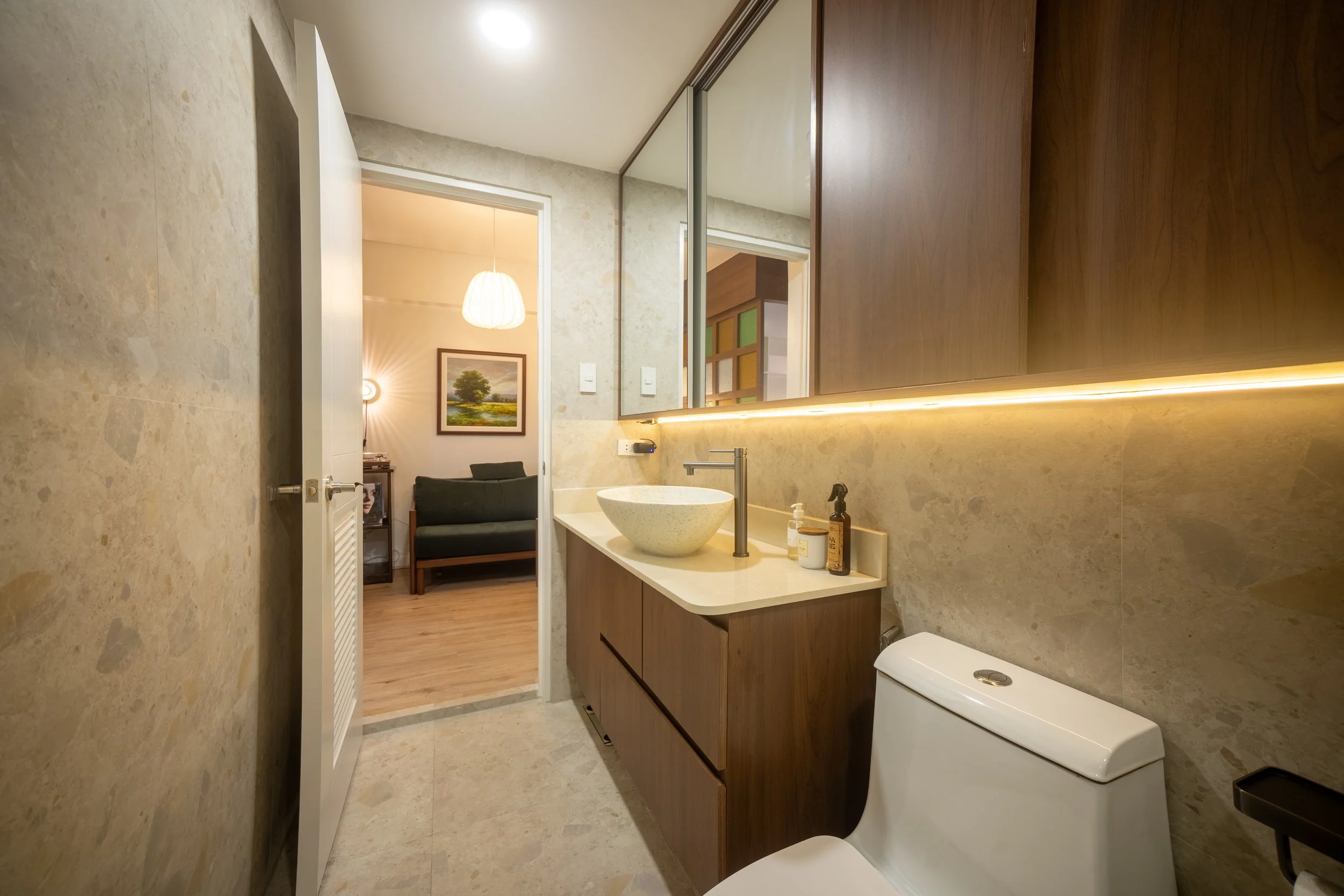 WIDE HDR BATHROOM 6.jpg