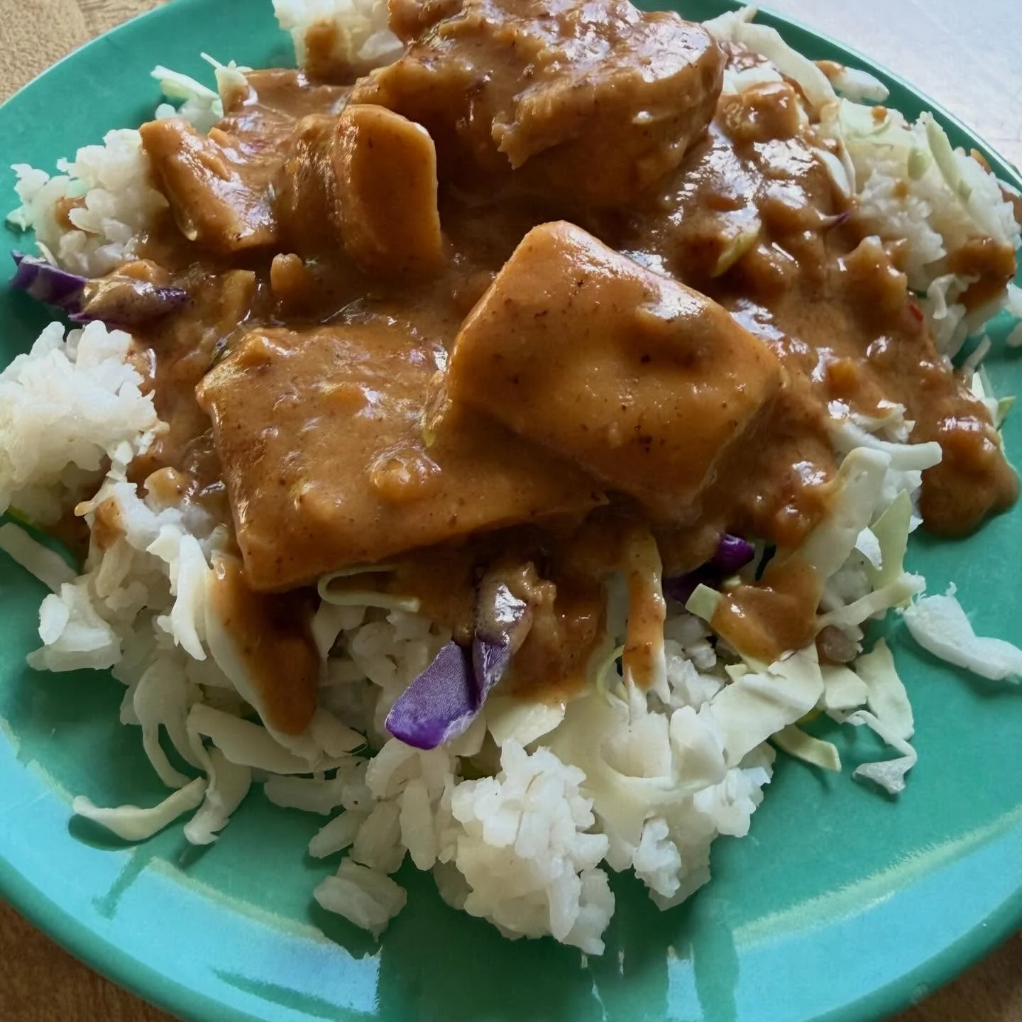 🍜 If you were my postpartum client, you&rsquo;d know I&rsquo;m testing a new Thai peanut chicken crockpot recipe! 

One of my favorite parts of postpartum support is helping families eat well without adding more stress to their day. Meals don&rsquo;