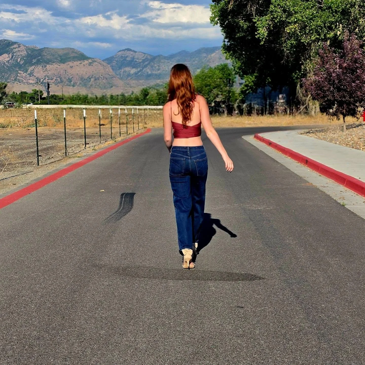 Always heading somewhere ✈️

#mountainviews ​#redheadmodel ​#utahmodel #saltlakecity