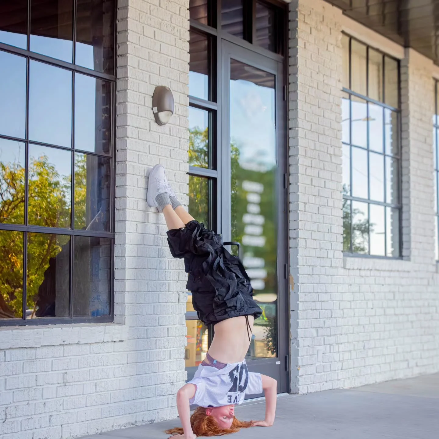 Sometimes you just have to flip the perspective and see where it takes you 🙃✨ Swipe to see the balance.

📷: @flairphotography.ut

#ogden #downtown #model #fivedancewear #dancer