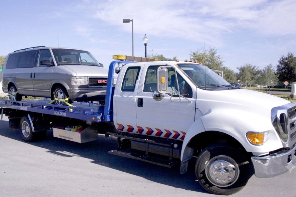 The Most Common Causes of Windshield Chips and Cracks on Today’s Roads