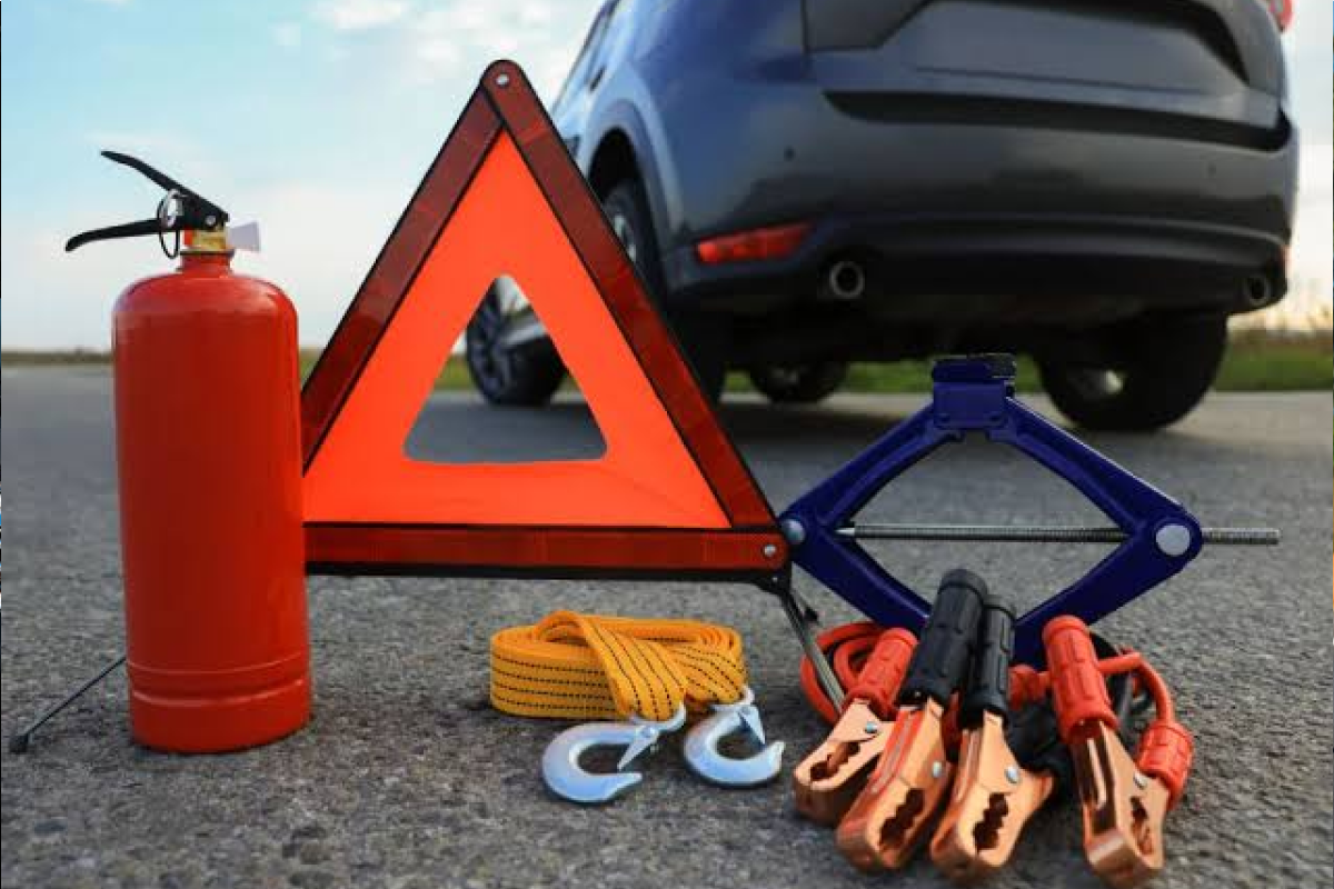 What to Keep in Your Car for a Roadside Emergency