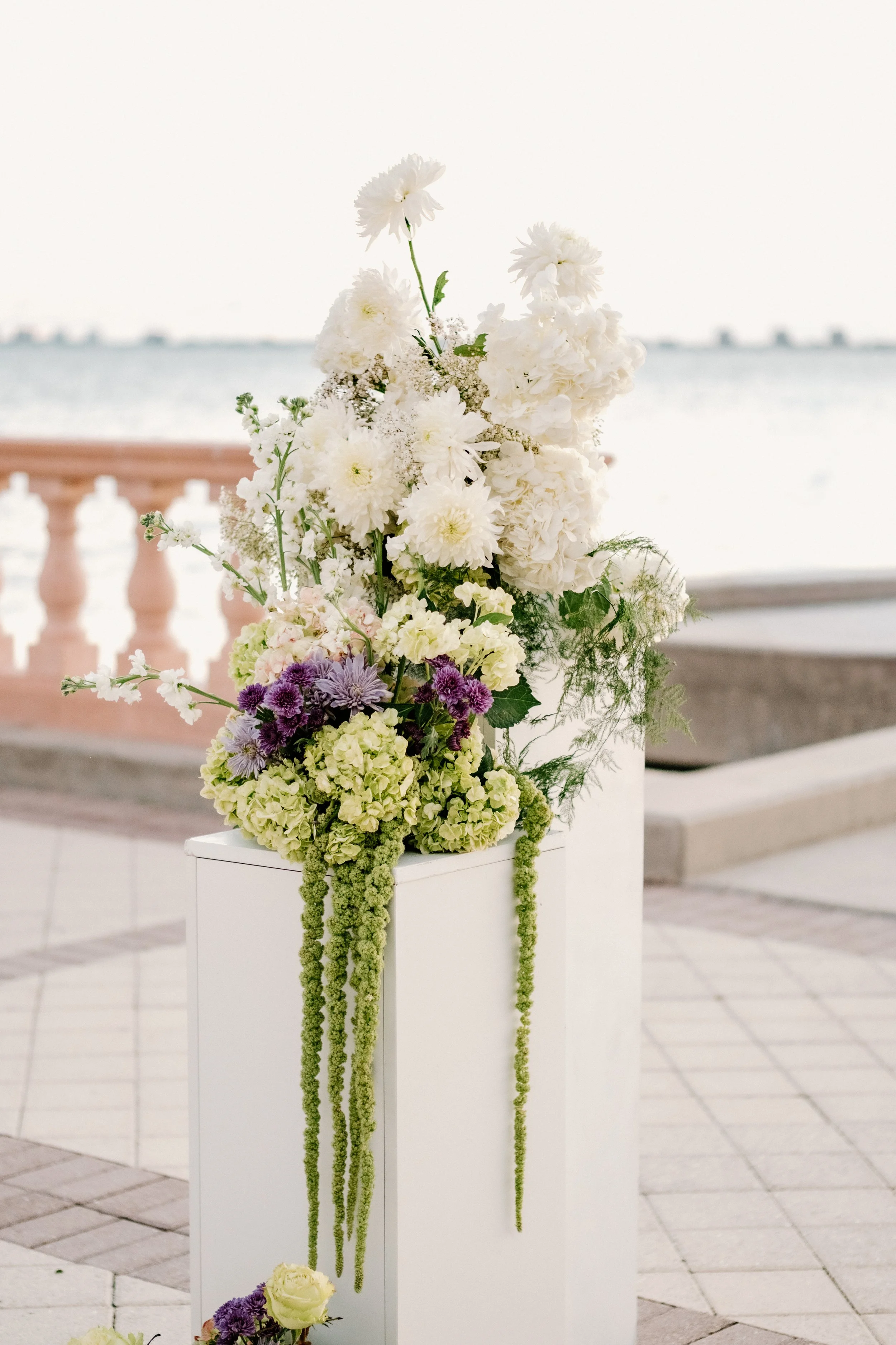 Magical styled shoot at New College of Florida in Sarasota.

Photographer: Destiny Jasett