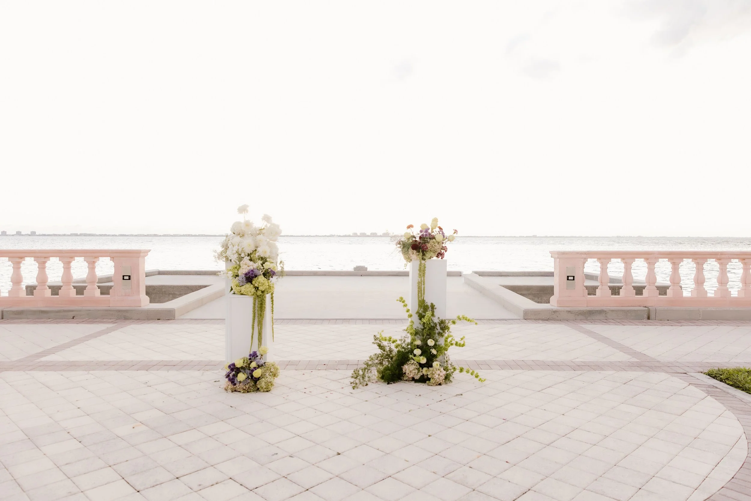 Magical styled shoot at New College of Florida in Sarasota.

Photographer: Destiny Jasett