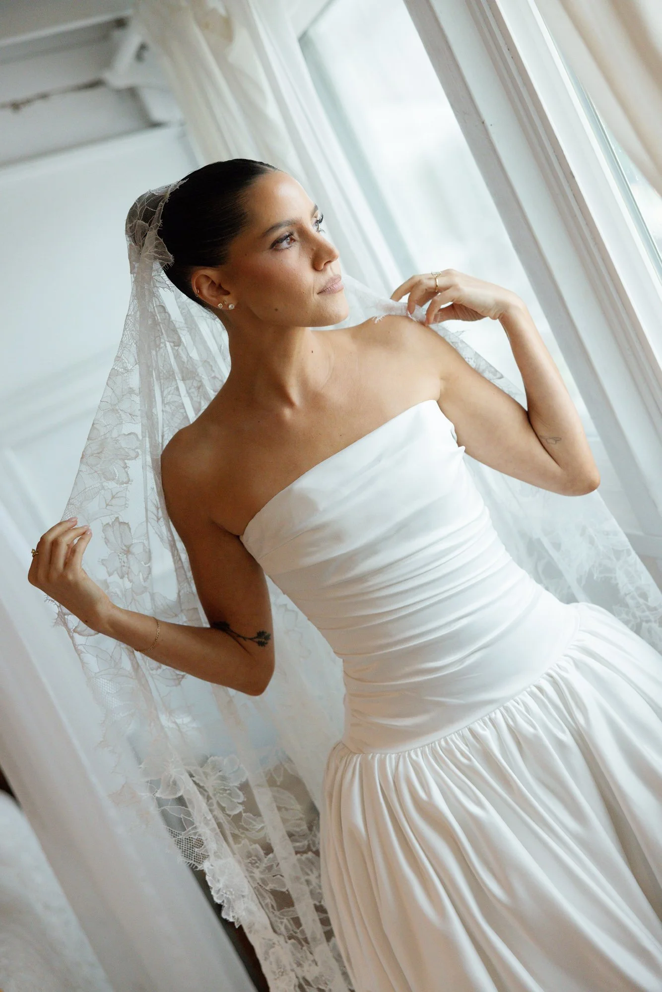 bride-getting-ready-hawaii.jpg