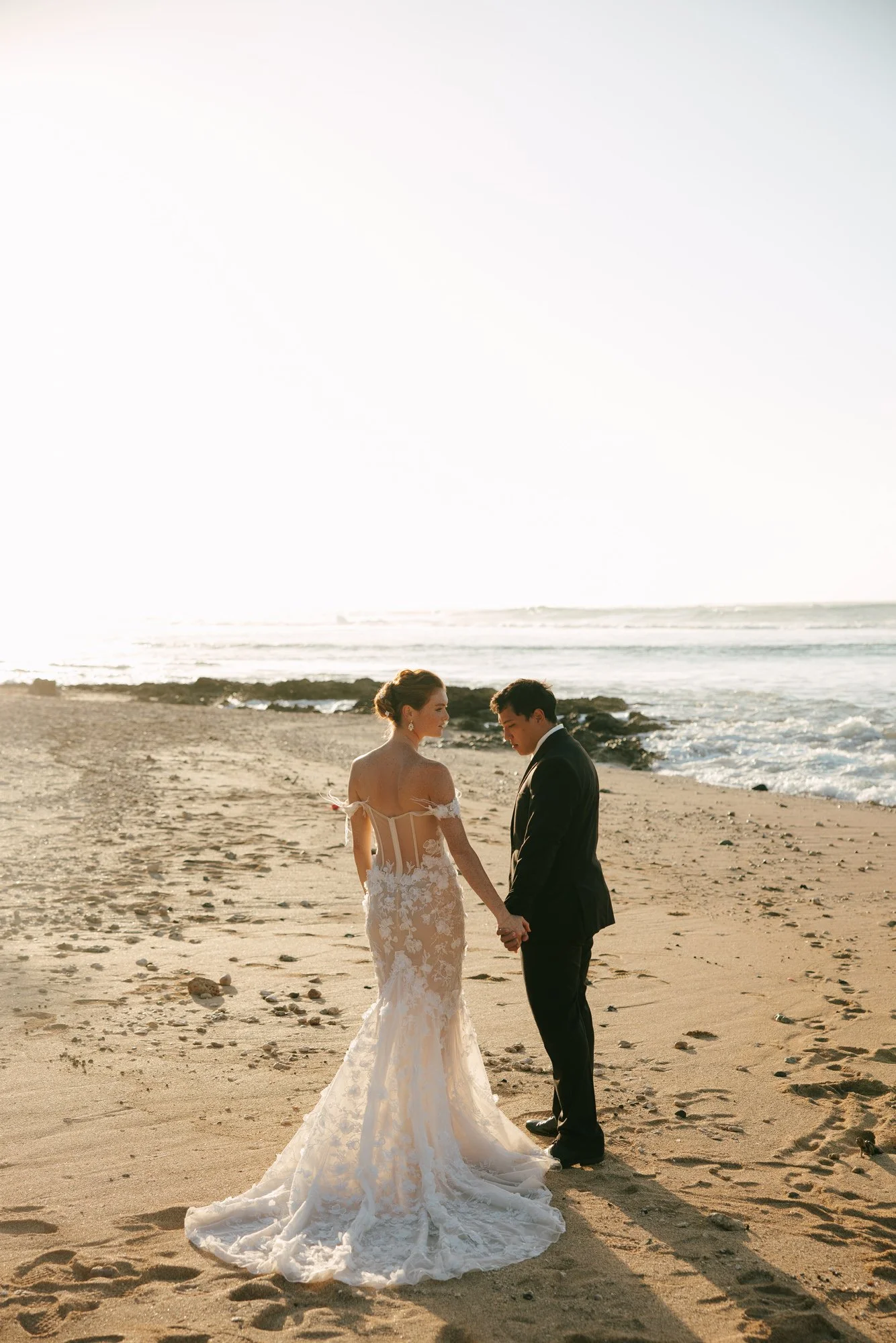 oahu-hawaii-wedding-couple-sunset.jpg