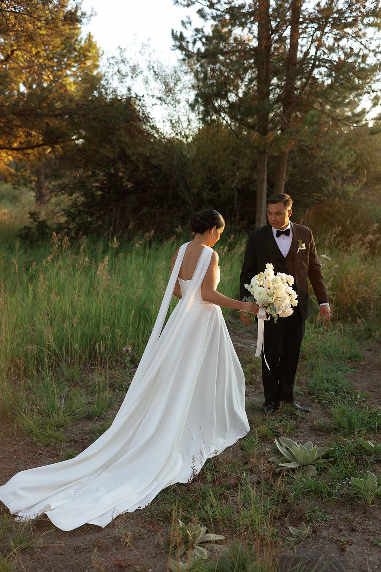 bend-oregon-sunset-wedding.jpg