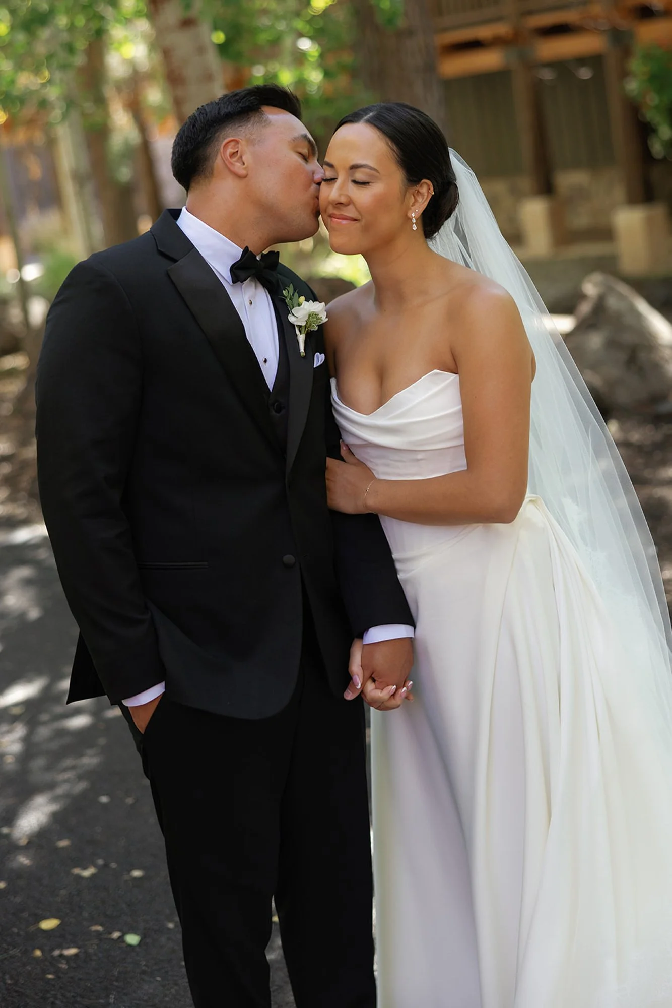 sunriver-bend-oregon-wedding-couple.jpg