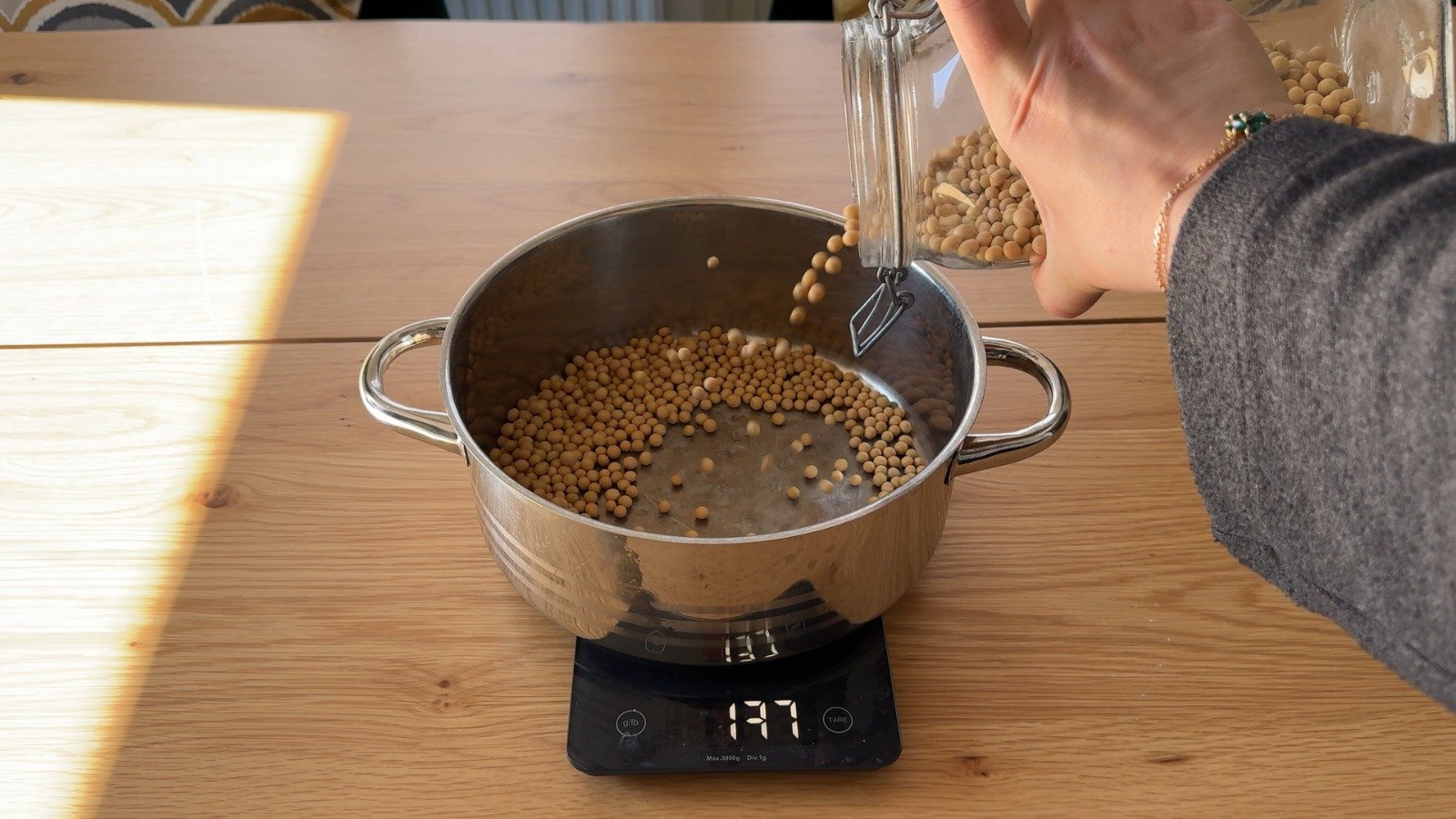 Weigh the soy beans