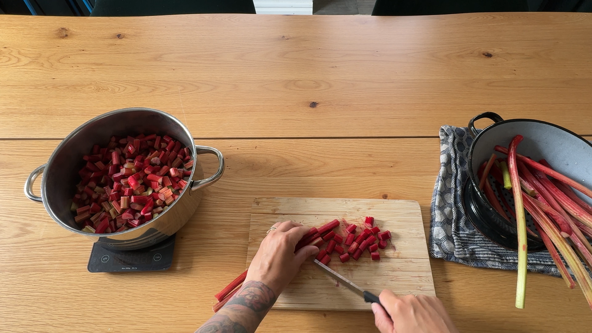 Cut the rhubarb in small pieces