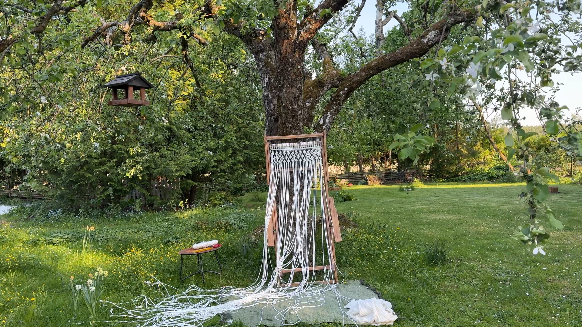 Knotting the  Macramé Seat