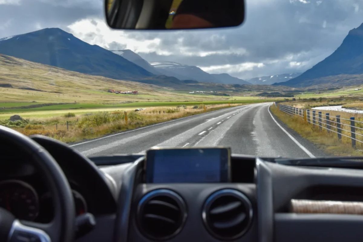 How to Protect Your Windshield During Long Distance Road Trips