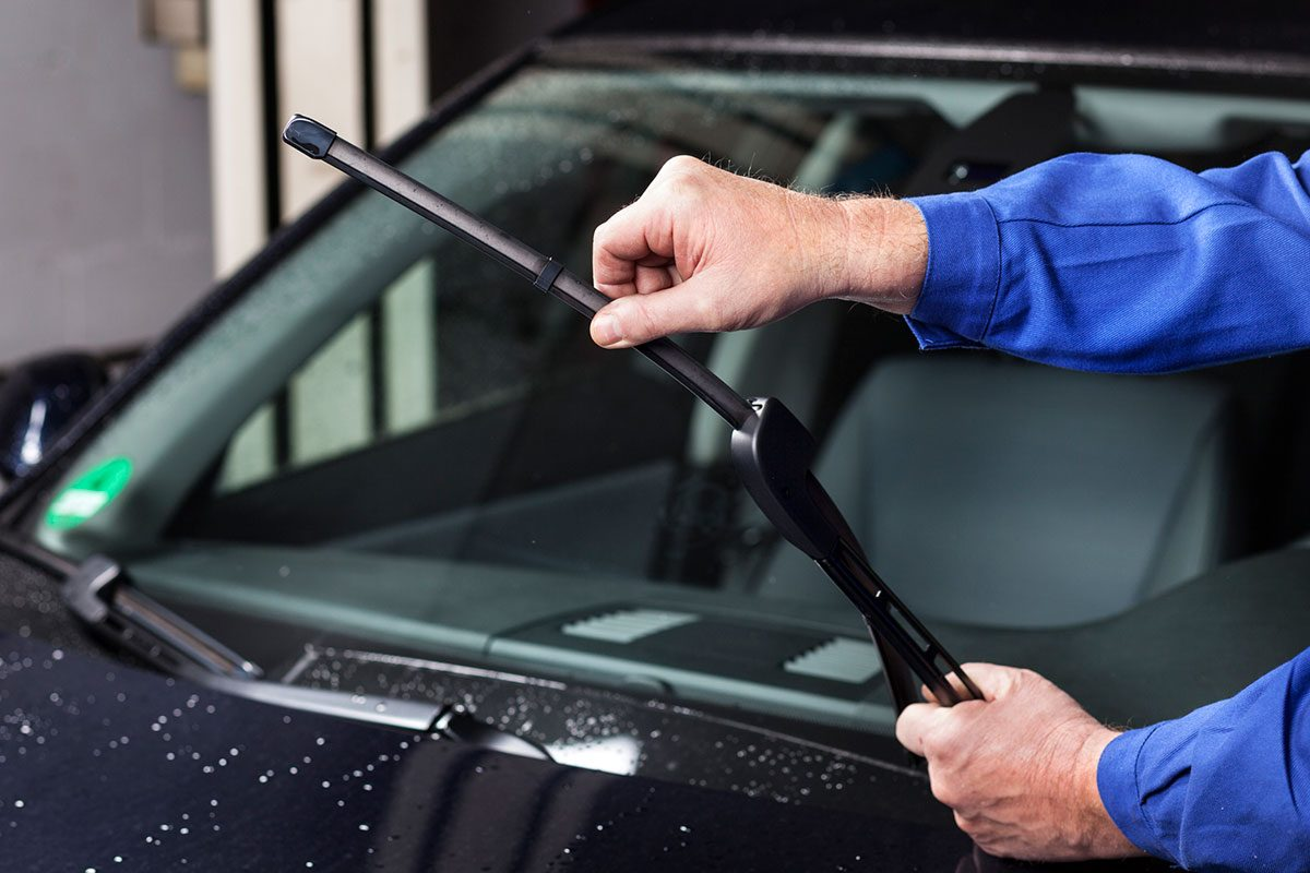 Why Windshield Wipers Can Shorten the Life of Damaged Auto Glass