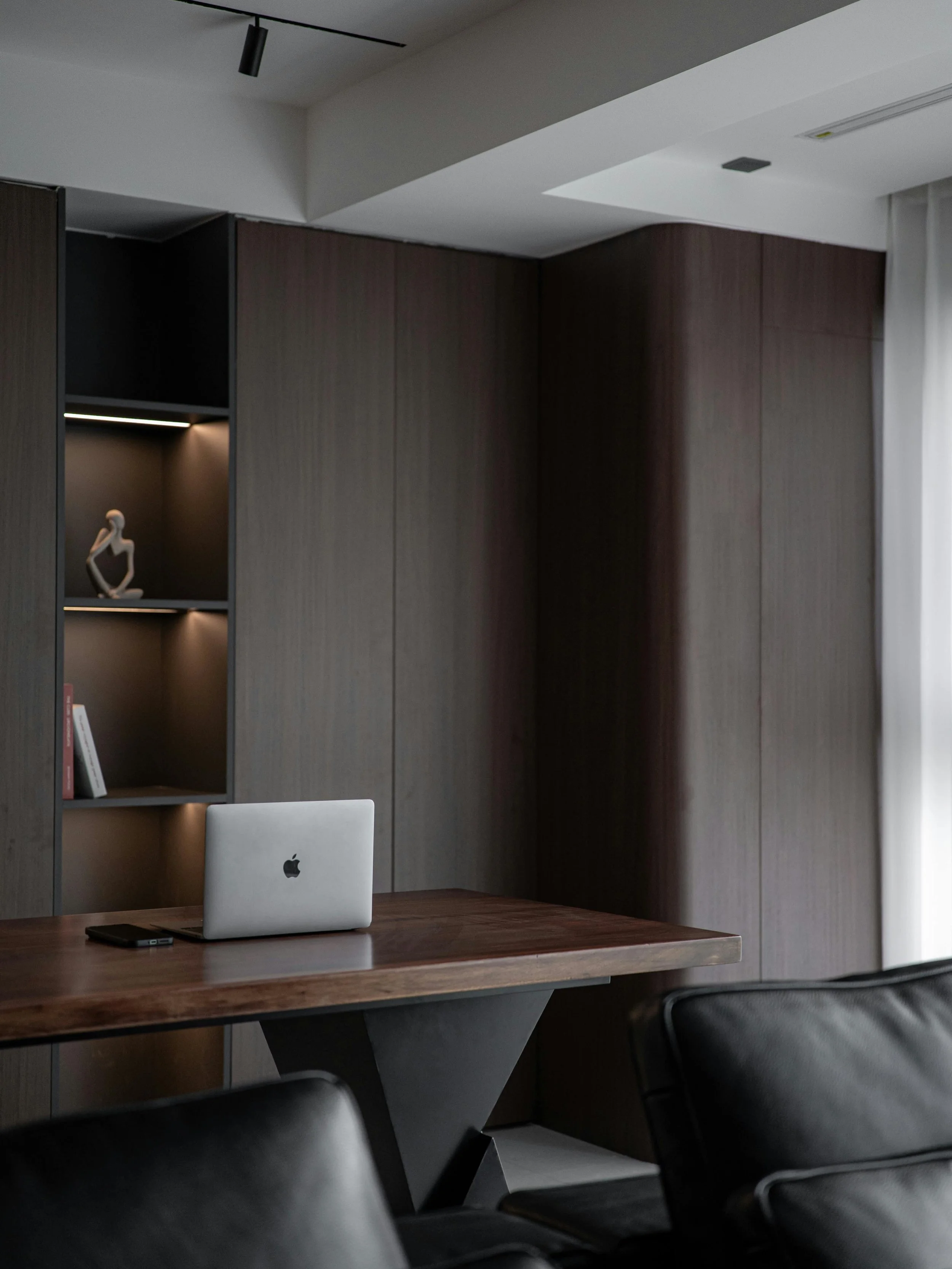 MEMBERSHIPS 

Maison Millan is intentionally selective in the members and clients we work with, allowing us to provide a highly personalized and discreet level of service built on trust, access, and long-term relationships.

Our membership is designe