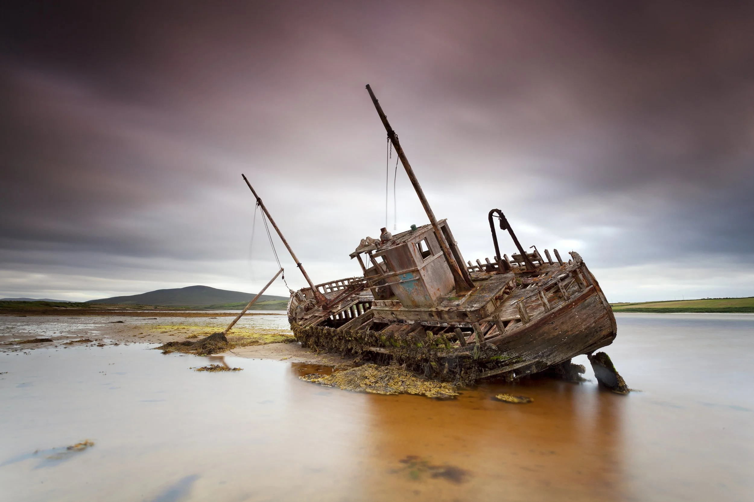 Foto von Schiffswrack am Gortmelia Strand (Co. Mayo • Irland).