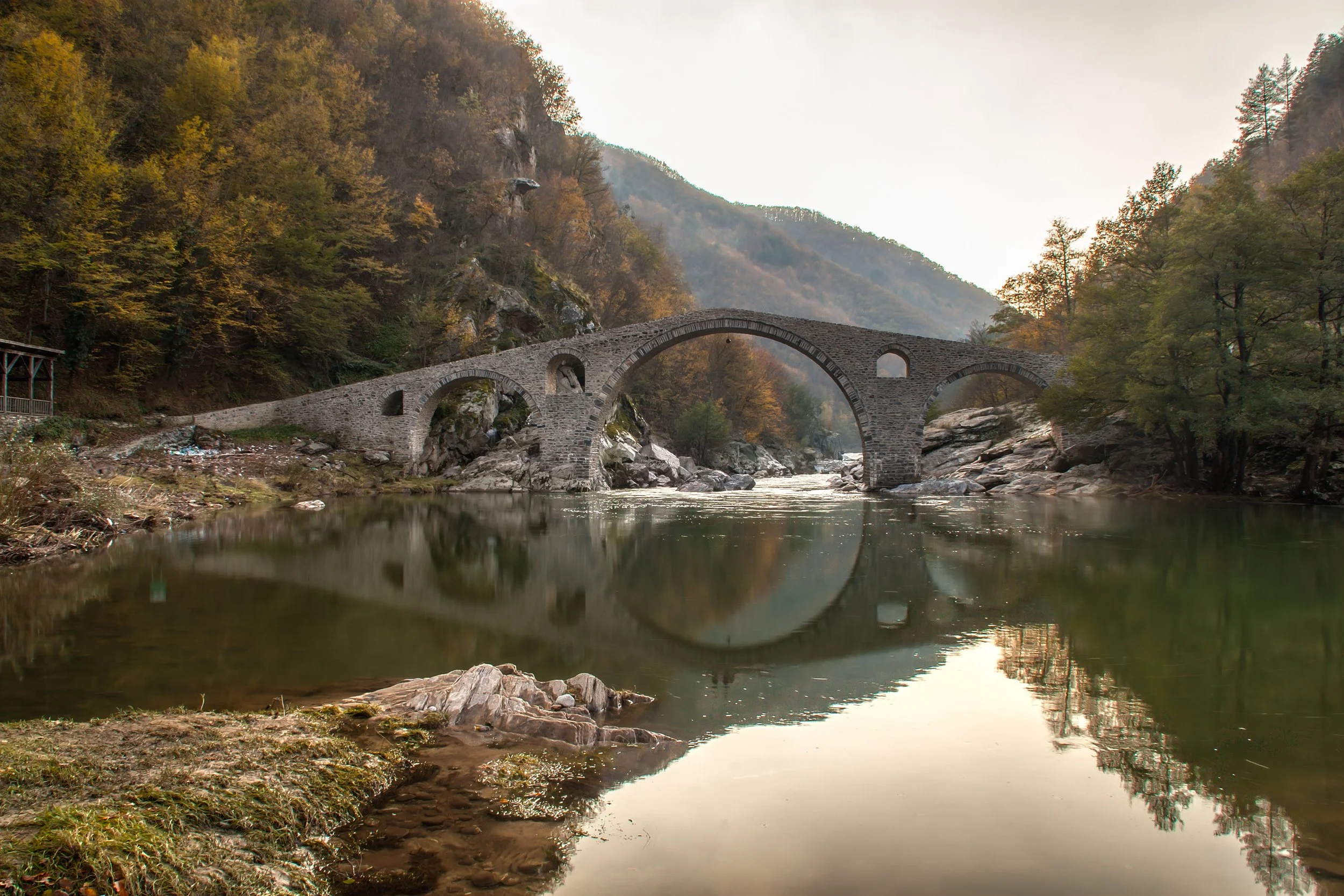 Ein Foto von der Teufelsbrücke in (Ardino • Bulgarien).