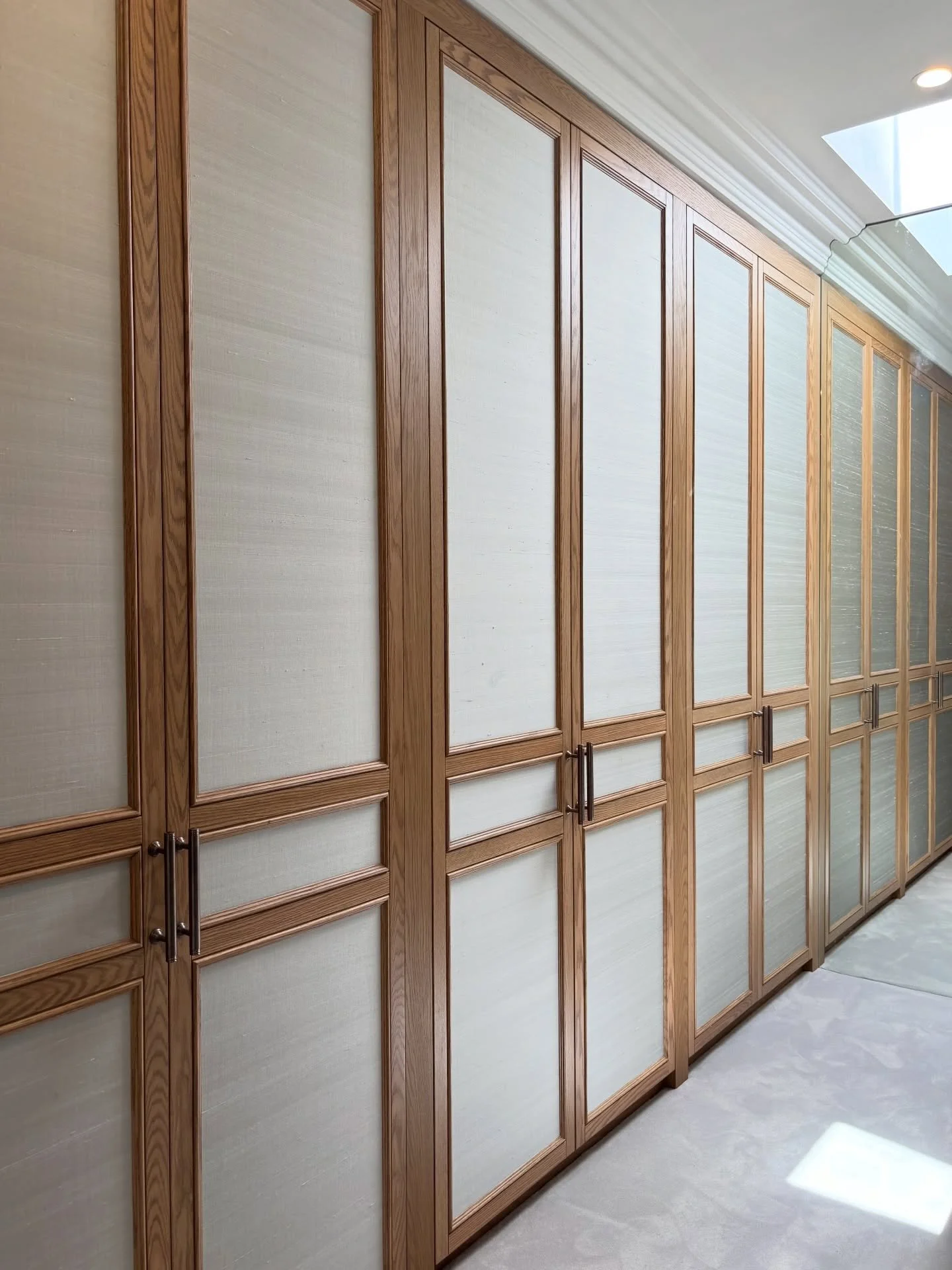 Main Dressing Room at our Bellevue Hill project 

Interior design @christianafantl 
Build @yakkabuildofficial 
Joinery @design_by_sergio 
Wallpaper @altfieldlondon 

#christianafantldesign#homedesign #interiordesign #interiors  #sydneyinteriordesign