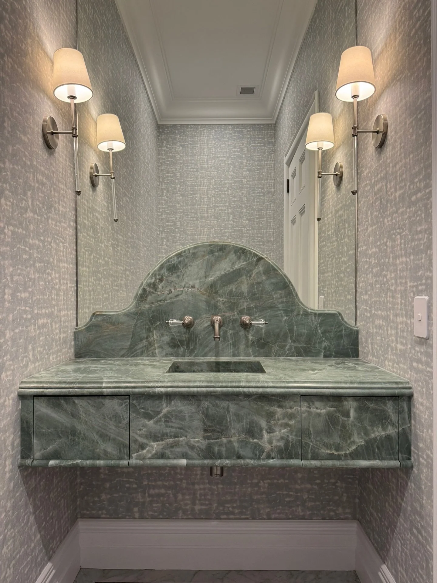 The Powder Room of our Bellevue Hill project 

Interior Design @christianafantl 
Build @yakkabuildofficial 
Marble @euromarble 

#christianafantldesign#homedesign #interiordesign #interiors  #sydneyinteriordesigner