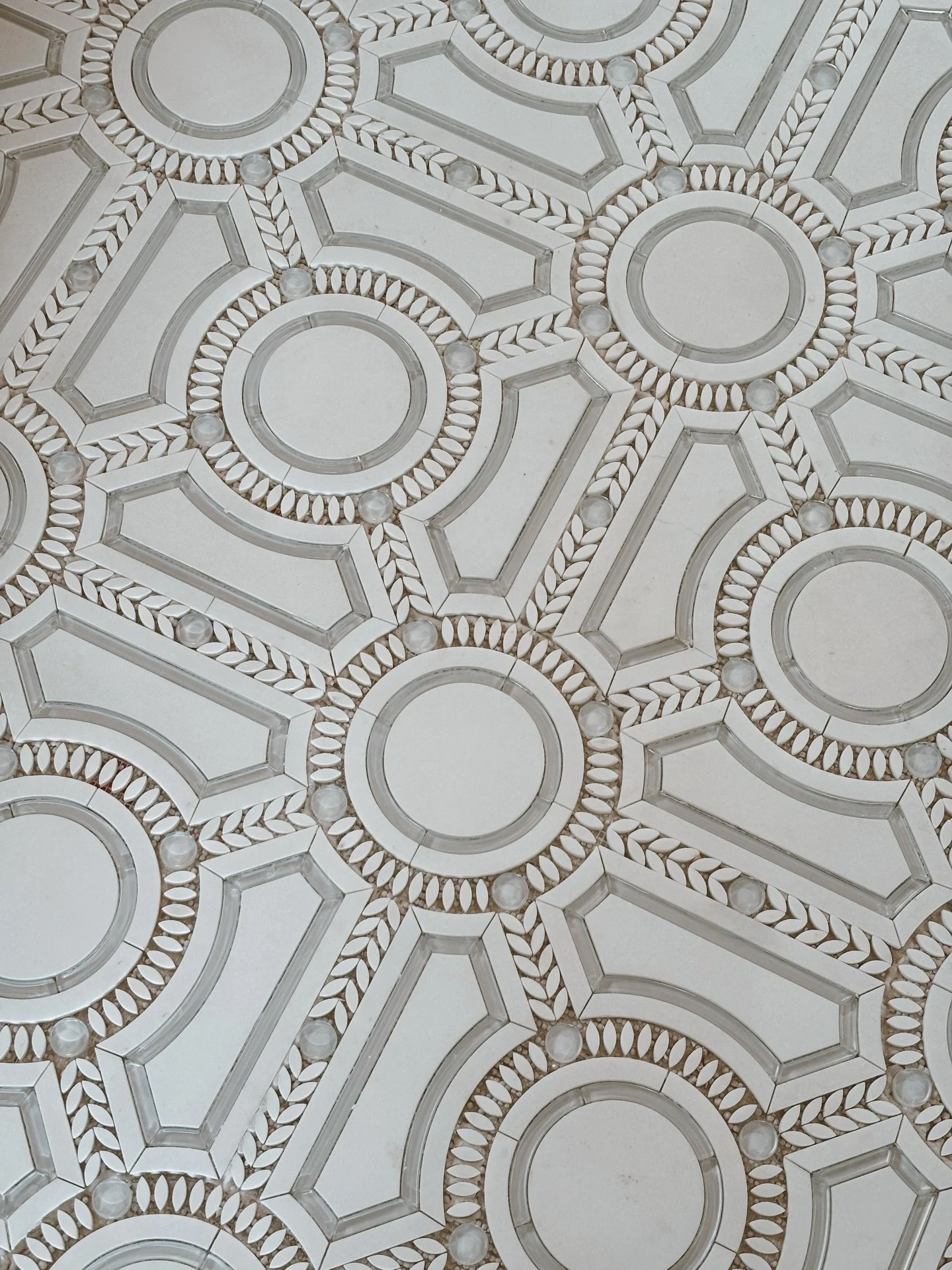 Thassos &amp; Glass Tiles for the Main Ensuite 

Interior Design @christianafantl 
Build @pointbuilt 
Tiles @worldstone_australia 

#christianafantldesign#homedesign #interiordesign #interiors #sydneyinteriordesigner