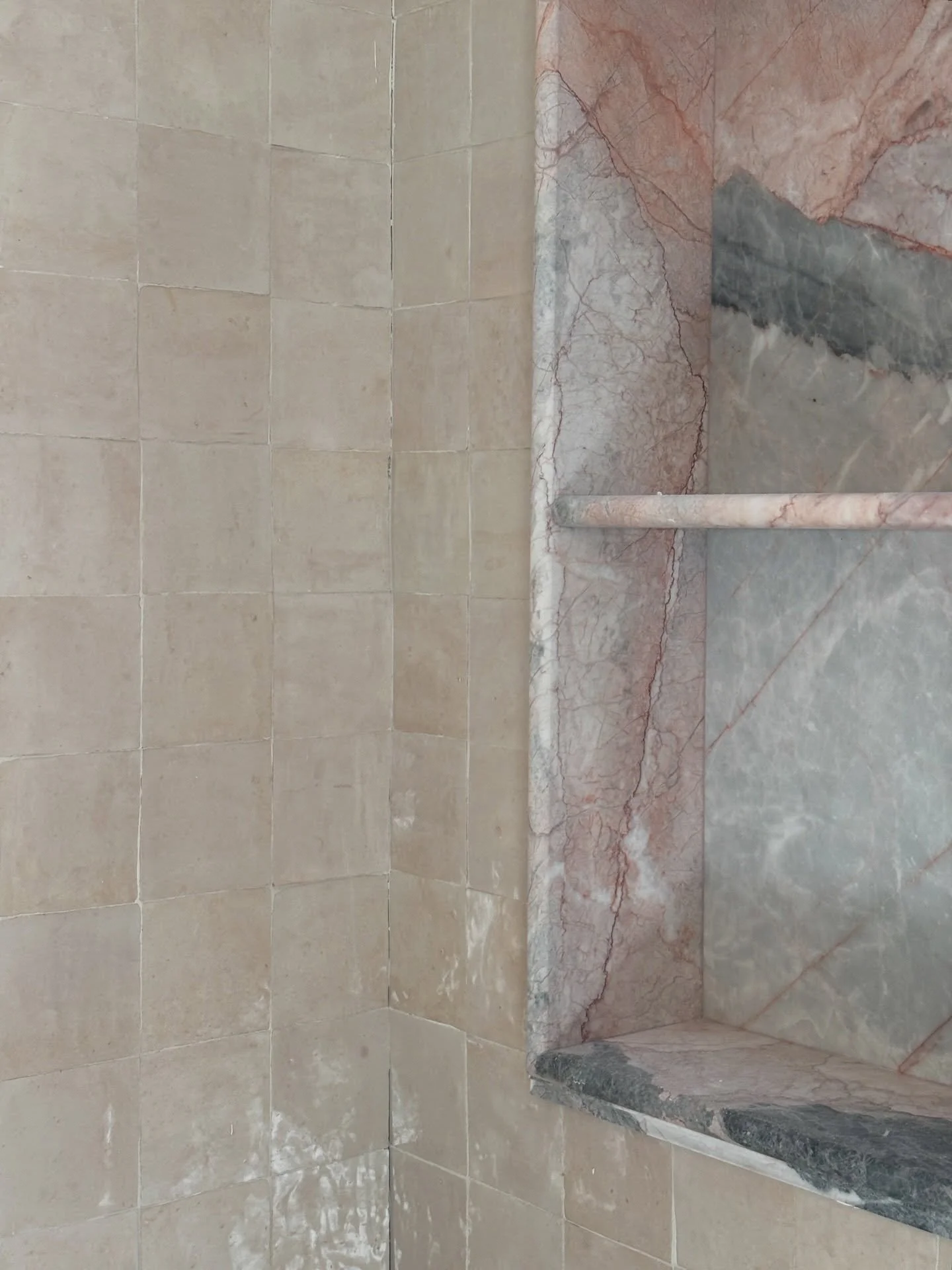 Guilia for a Girl&rsquo;s Ensuite @gitanistone 

Interior Design @christianafantl 
Build @pointbuilt 
Stone @gitanistone 
Tiles @onsitesupplyanddesign

#christianafantldesign#homedesign #interiordesign #interiors #sydneyinteriordesigner