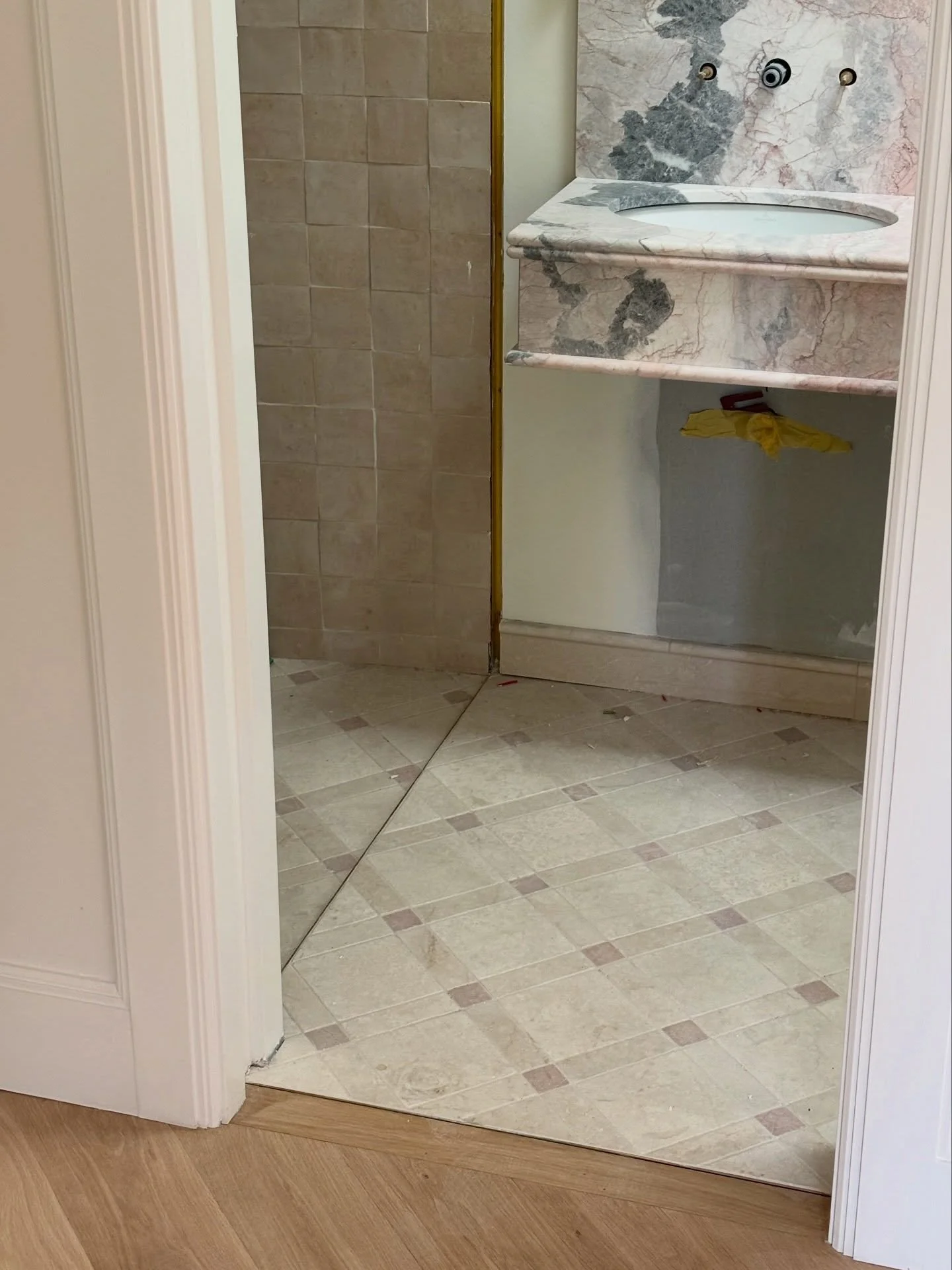 Guilia 🩷 @gitanistone 

Progress of our Spanish-mission style home 

Interior Design @christianafantl 
Build @pointbuilt 
Stone @gitanistone 
Tiles @teranovatiles @onsitesupplyanddesign 

#christianafantldesign #homedesign #interiordesign #interiors