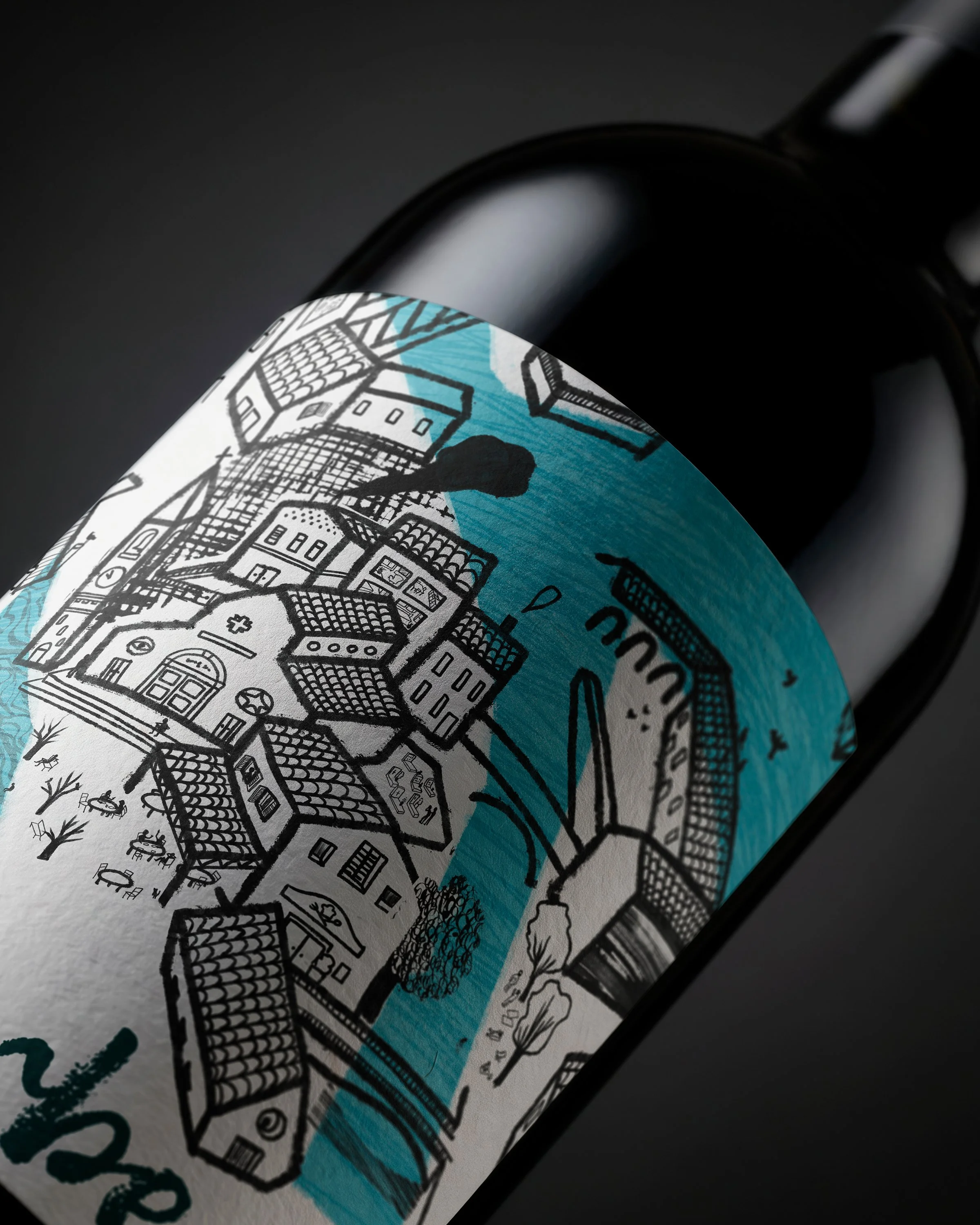 Concept di etichetta illustrata per vino Barbera con borgo disegnato a mano e dettagli grafici turchesi su fondo bianco.