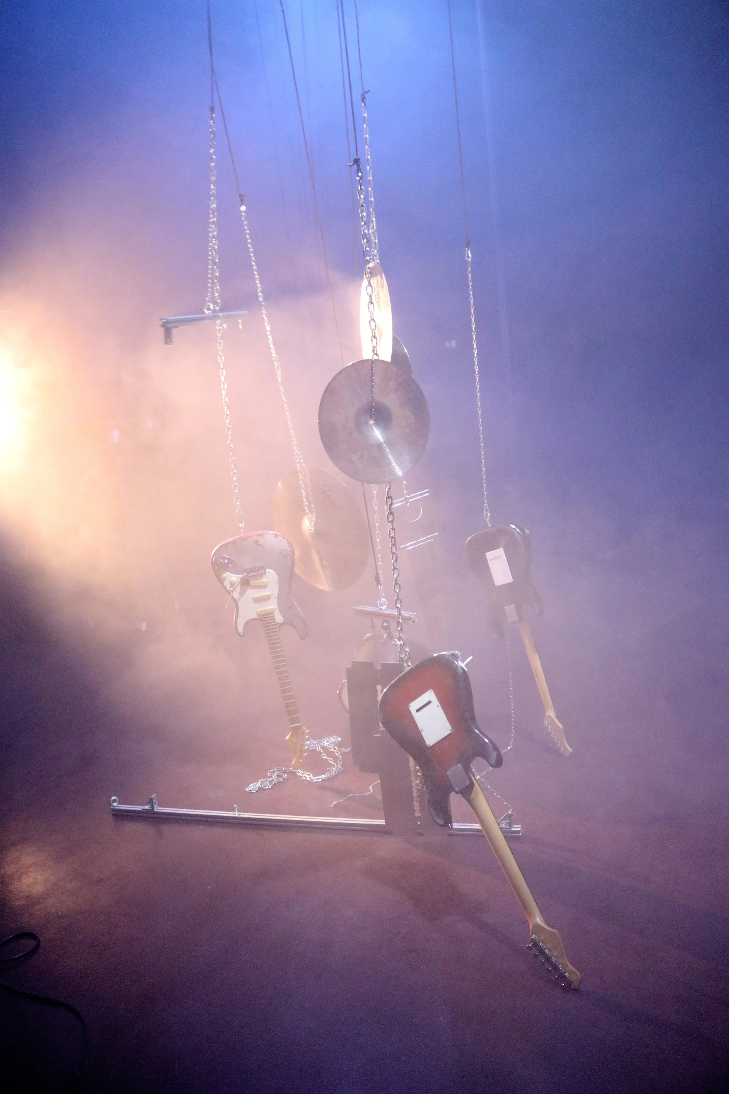 Uferstudios/ Tanzfabrik Berlin BÜHNE: ILLUSIONS_bones&amp;keys 