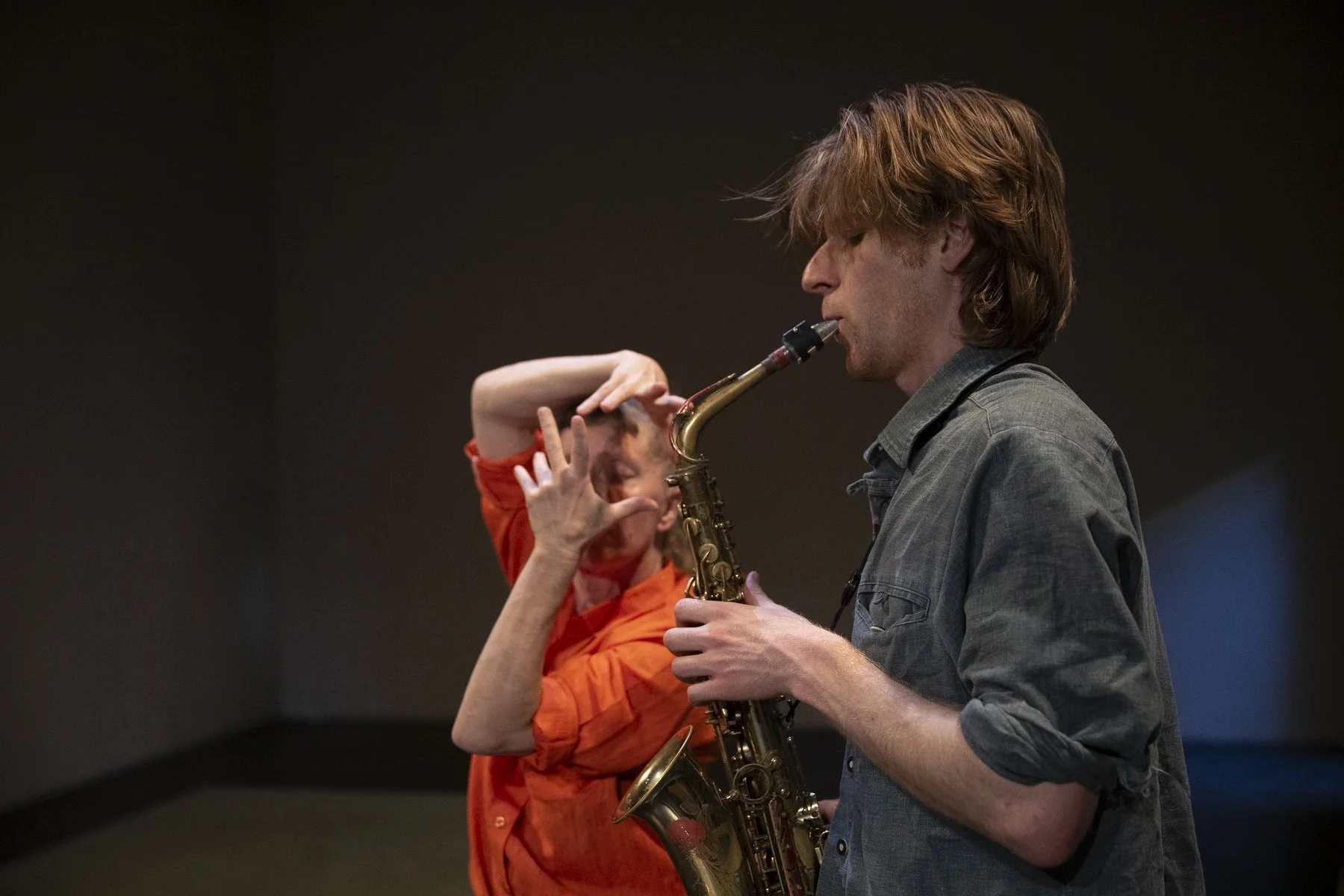 Richten 25: Performance Moment Forms / Hands Dances