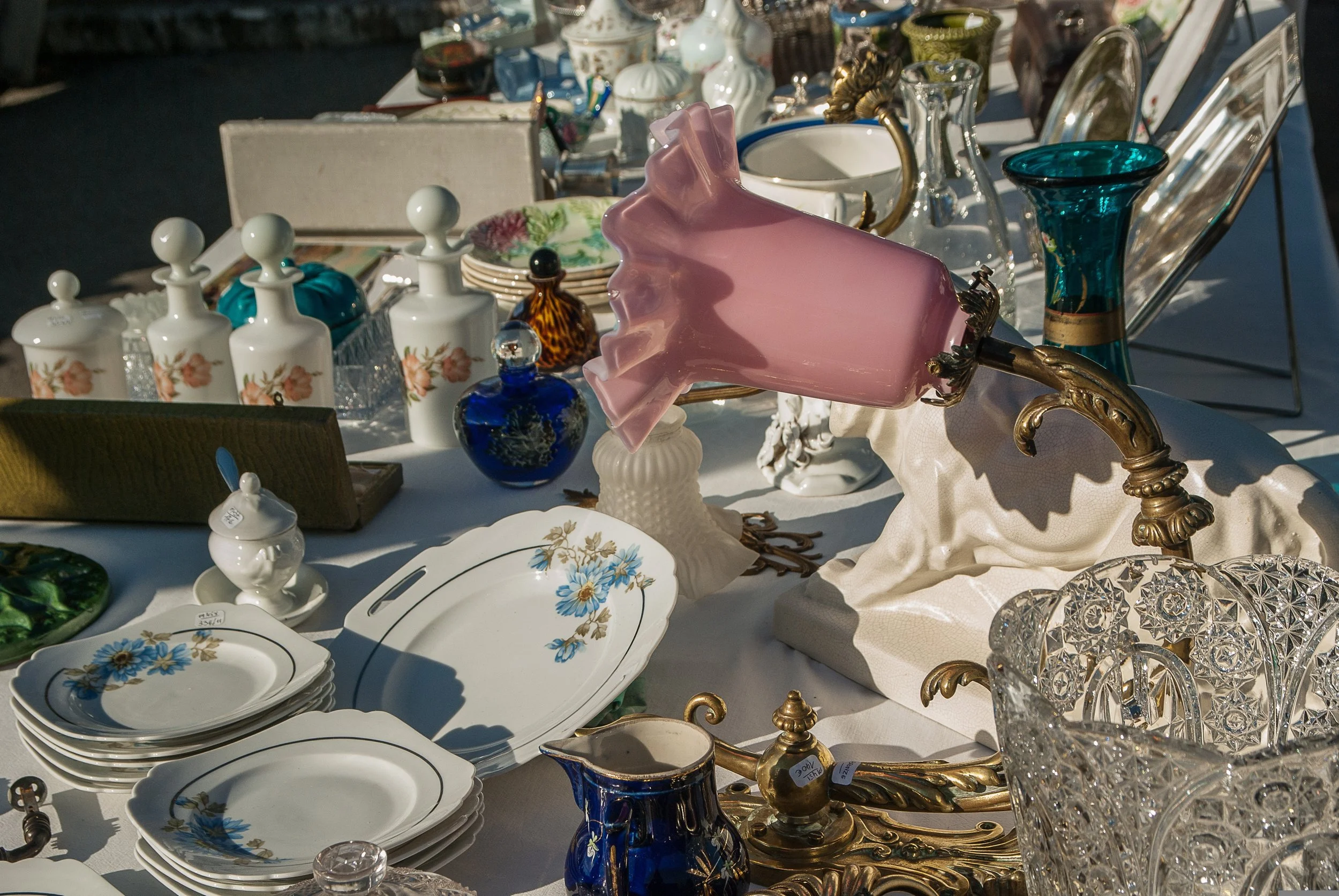 Festwiese: **Flohmarkt (Marktstände)