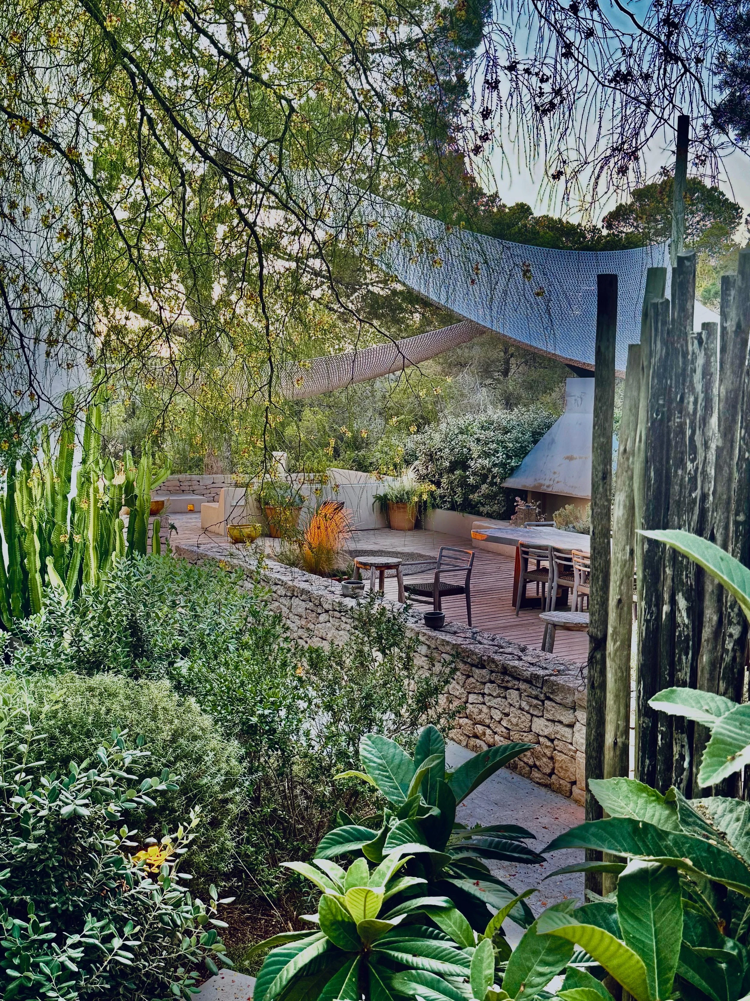 19.a Outdoor Dining table.JPG