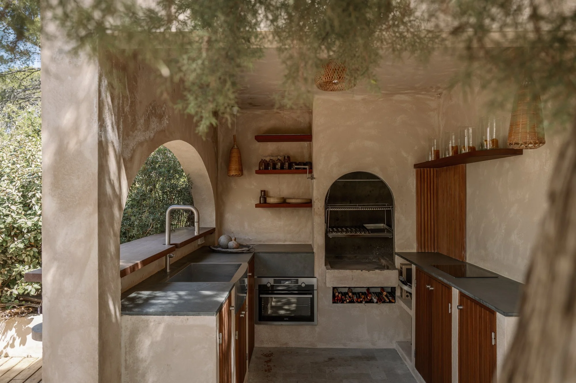 20. Outdoor kitchen with Robata next to dining table.jpg