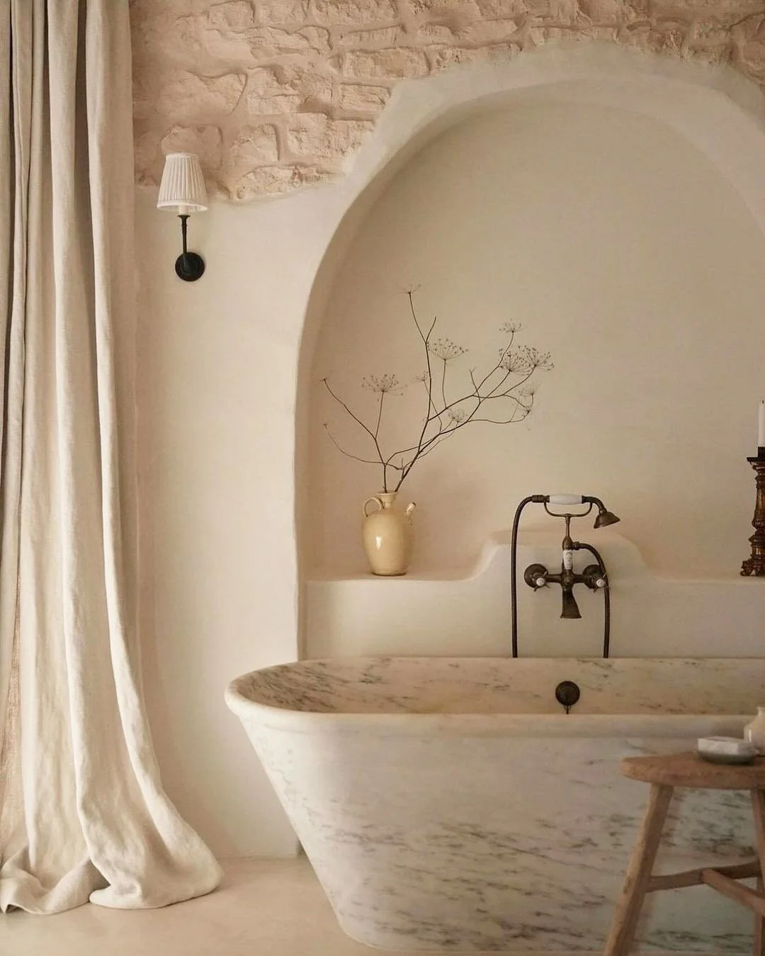 Cumersa-Upstairs-2-Bathtub_edit.jpg