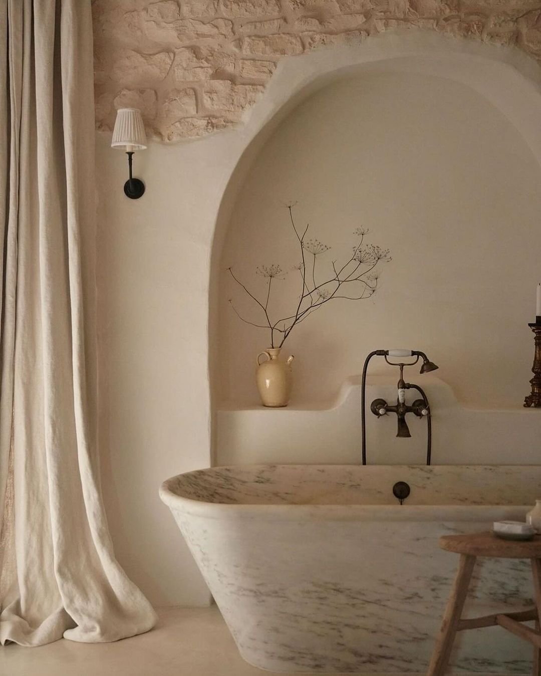 Cumersa-Upstairs-2-Bathtub.jpg