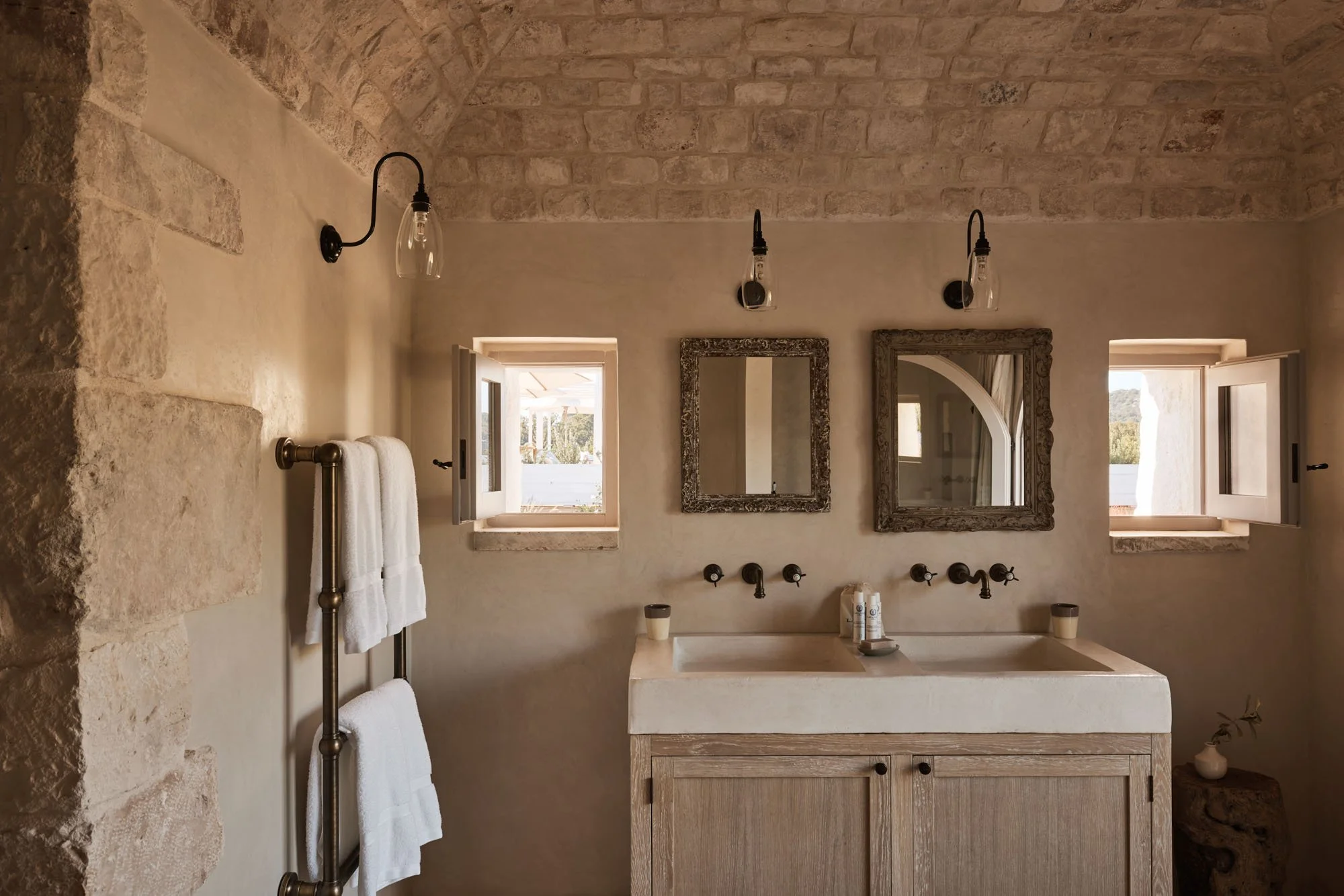Trulli-3-bathroom.jpg (Copy)