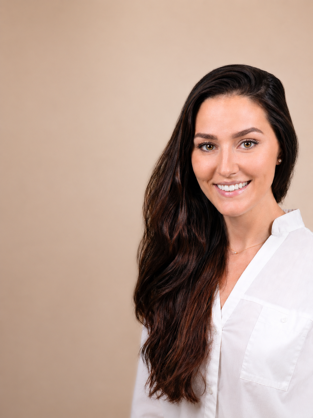 Dr. Med. Serra Duymaz-Backhauß. Gründerin von Ästhetik Altenholz in Kiel.