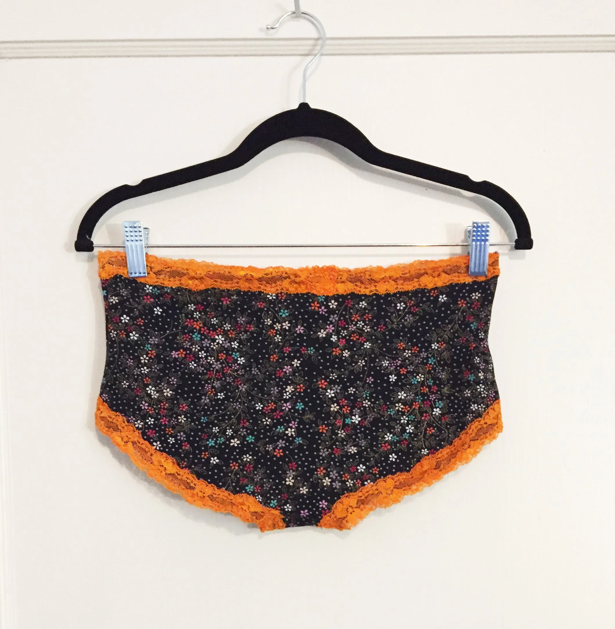 Dark_flower_orange_back.jpg