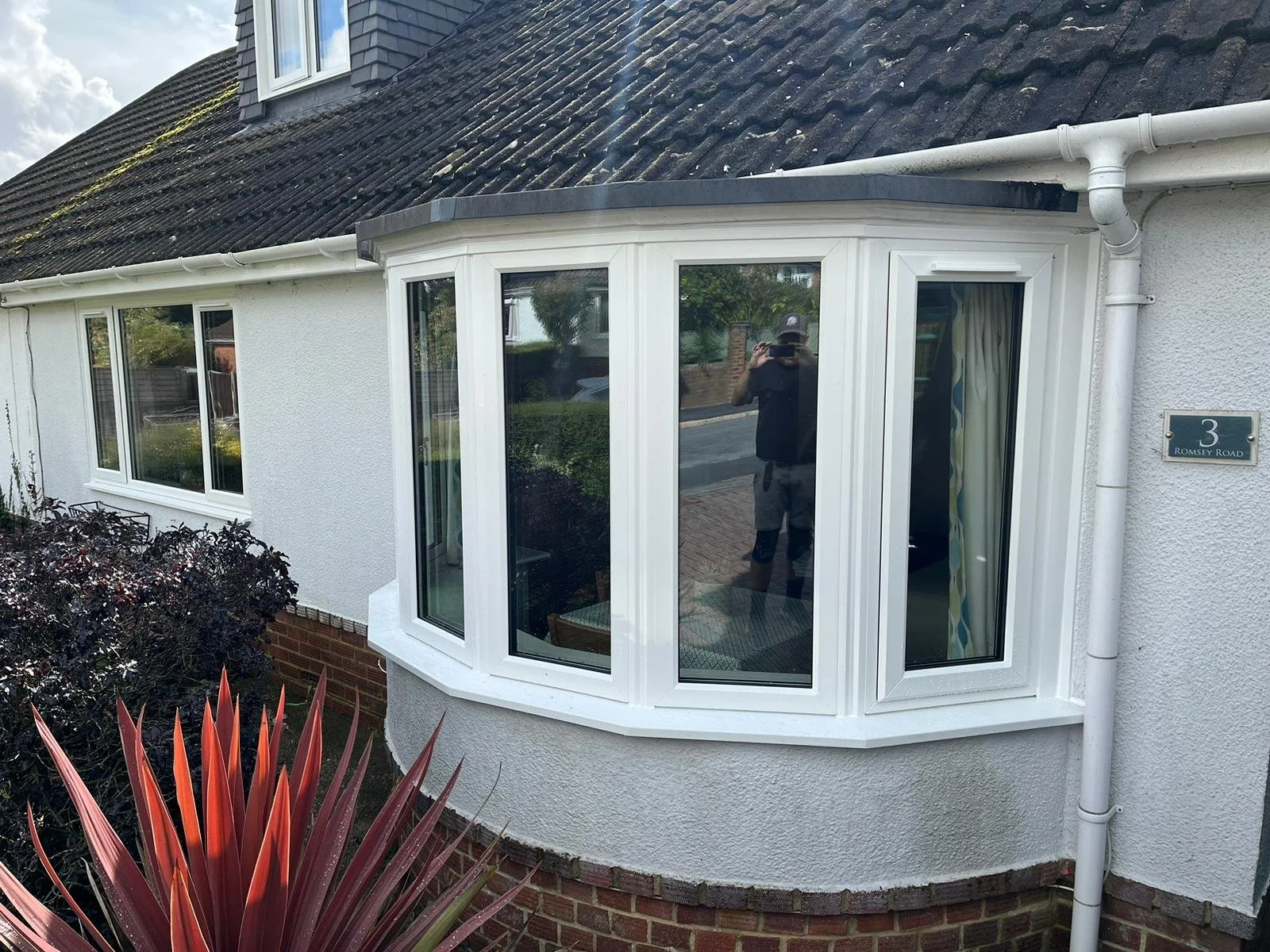 bay windows glasstec hampshire.jpg