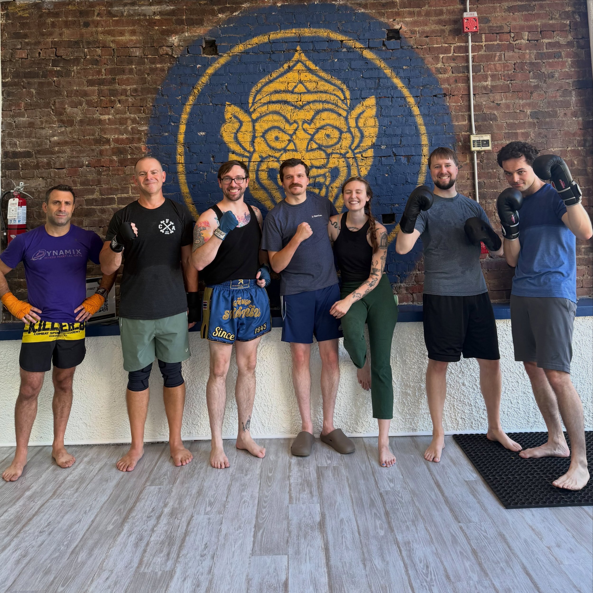 After some sparring we worked on setting up some mean overhands and body shots today 🔥🔥🔥

Set up your first class with the link in the bio!

#redbank #redbanknj #monmouthcountynj #mma #muaythai