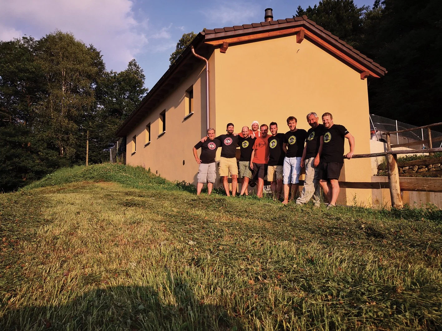Il comitato dell’Associazione Redde Vive, da sinistra: Sandro Quattrini, Lucio Poretti, Giacomo Cattaneo, Daniele Pacchiani, Federico Piffaretti, Fabiano Valnegri, Moreno Pacchiani, Pierre Schöni, Carlo Streit.
