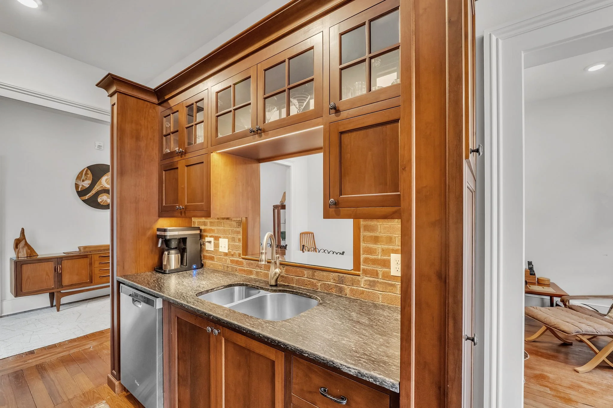 60-web-or-mls-170-e-main-st.jpg