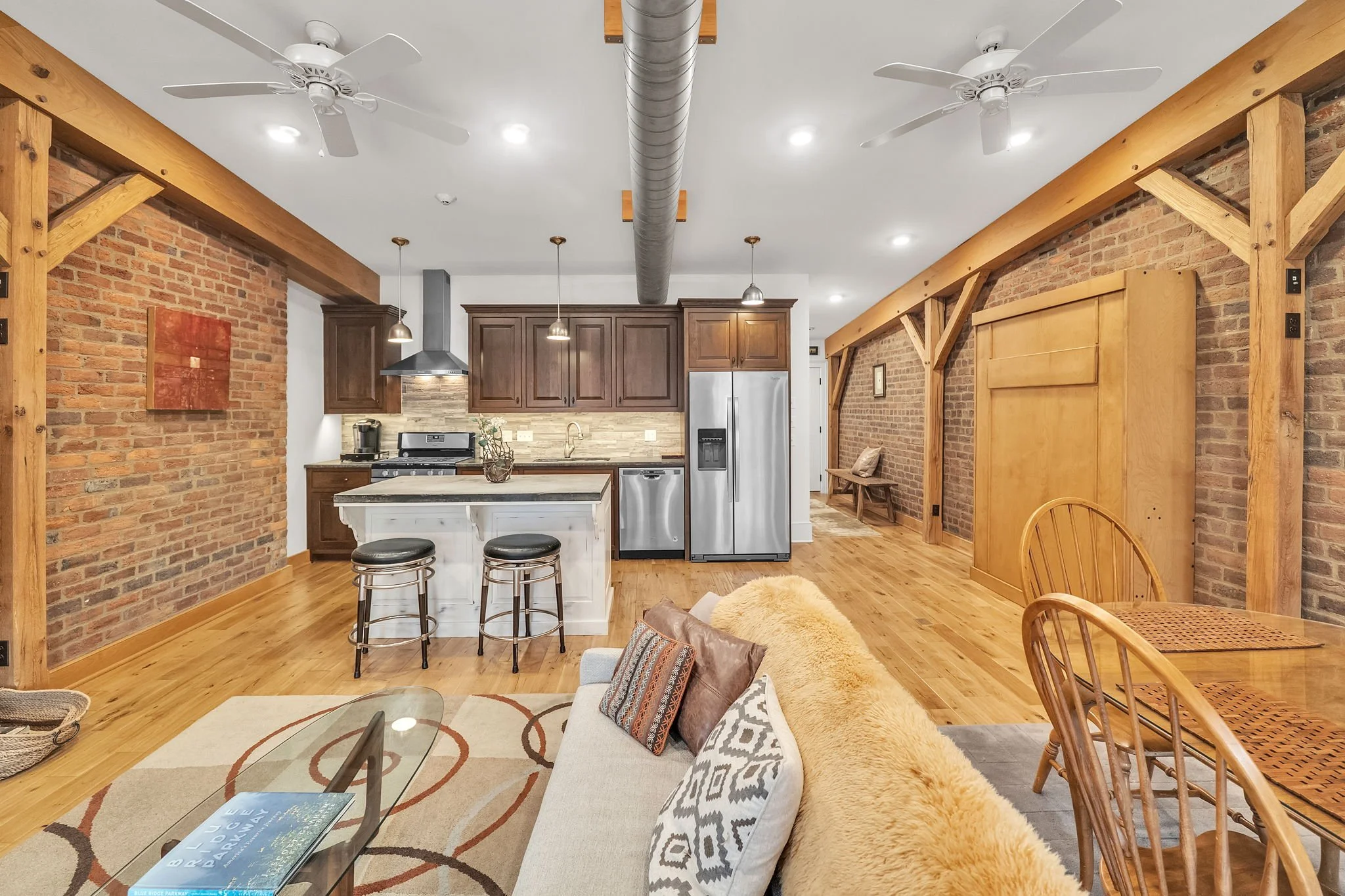 18-web-or-mls-170-e-main-st.jpg