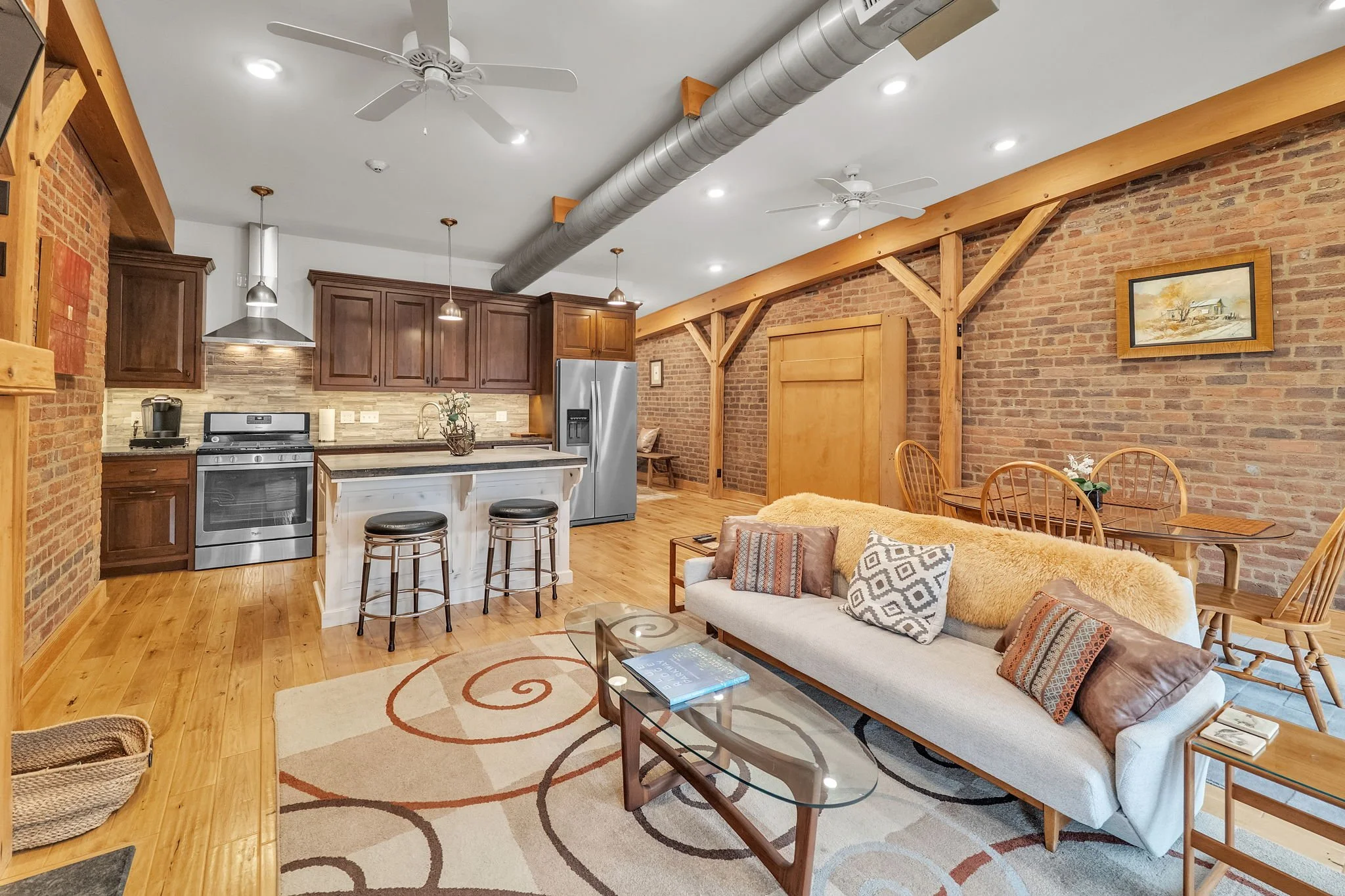 19-web-or-mls-170-e-main-st.jpg