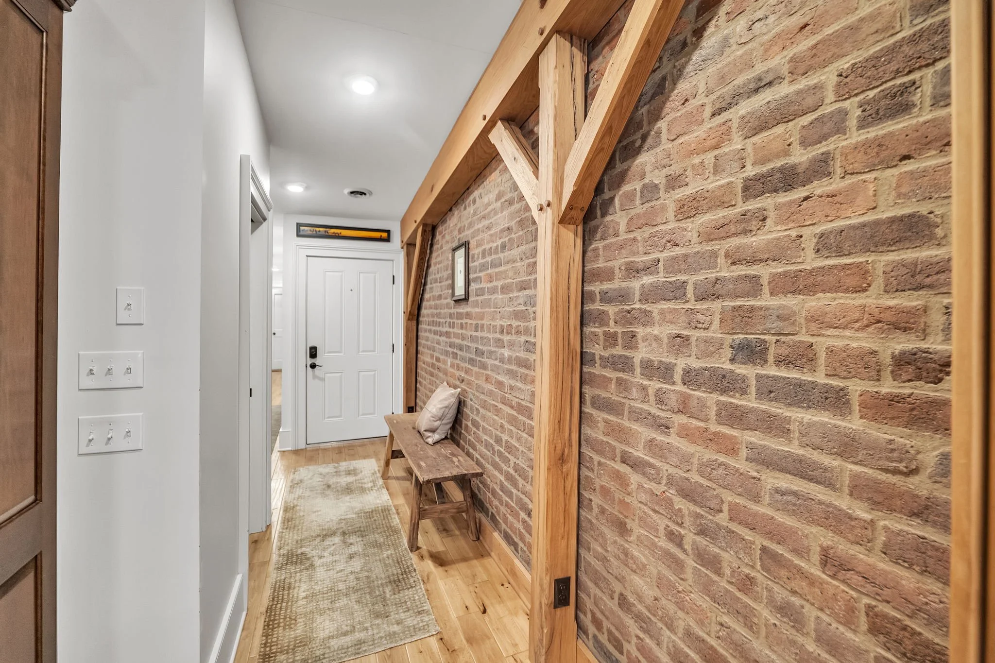 25-web-or-mls-170-e-main-st.jpg