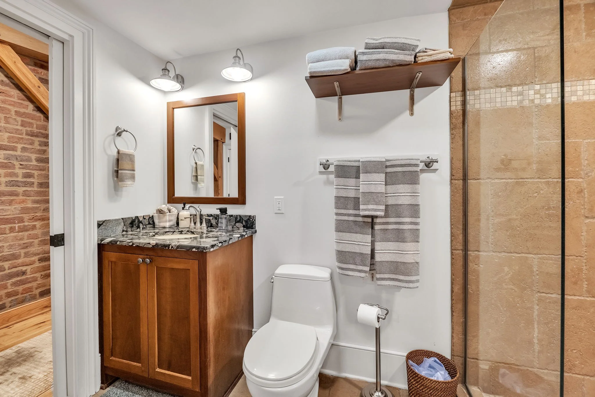 29-web-or-mls-170-e-main-st.jpg