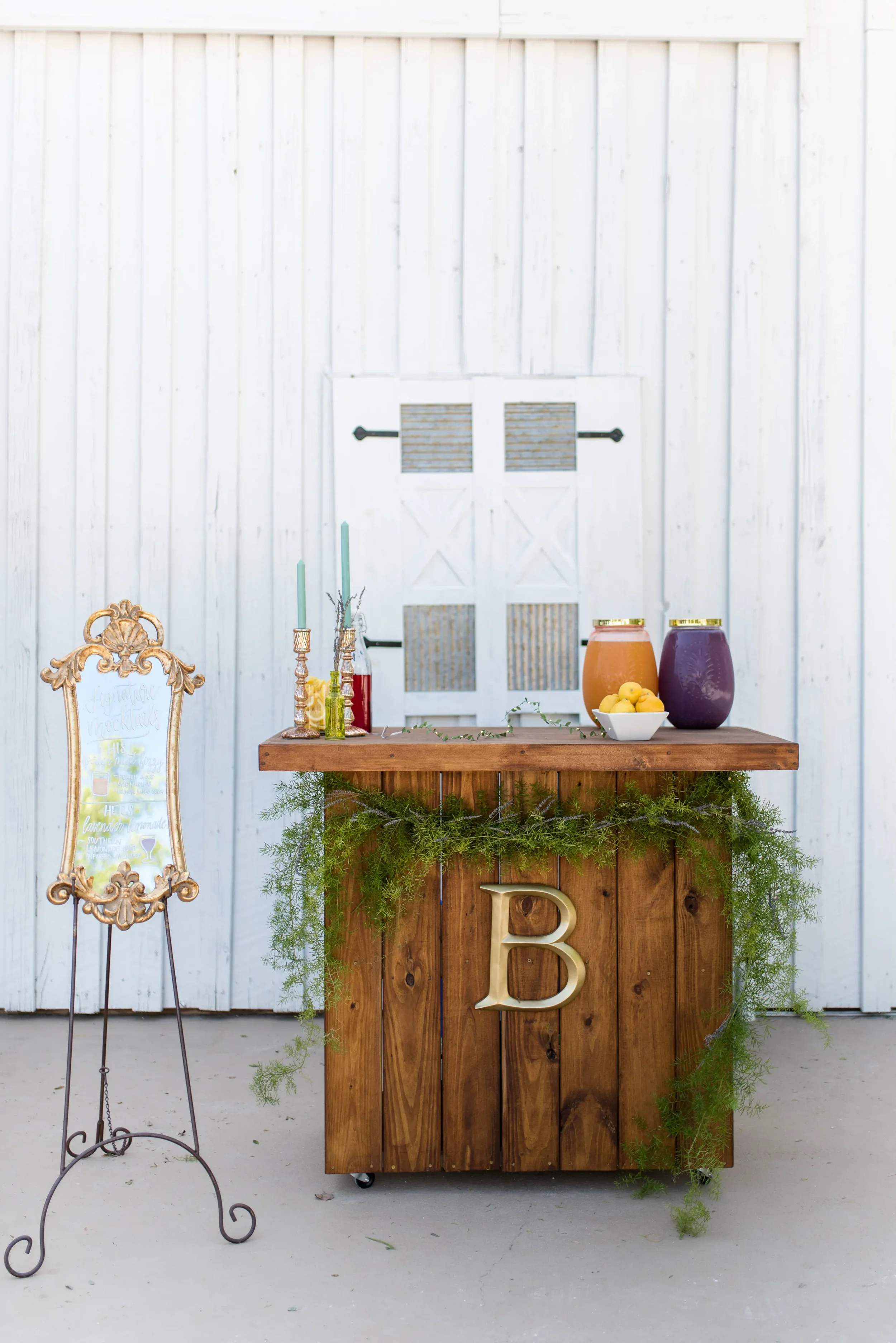 Dress up your beverage station or bar area with a gorgeous hand-lettered vintage gold mirror menu sign. Complete with elegant script lettering and simple botanical illustrations, it’s a brilliant way to showcase your signature wedding drinks.