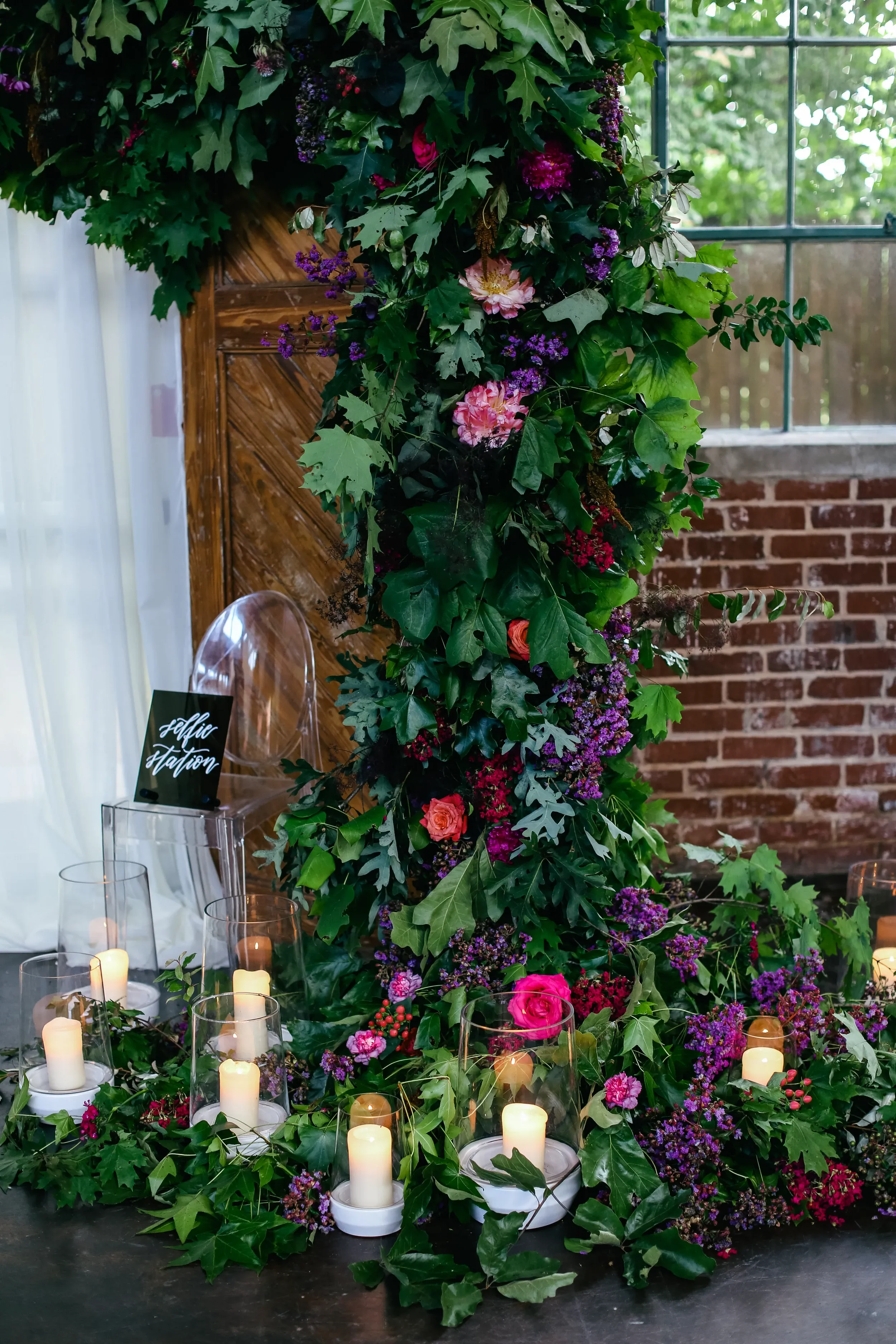 custom-black-acrylic-selfie-station-sign-wedding.webp