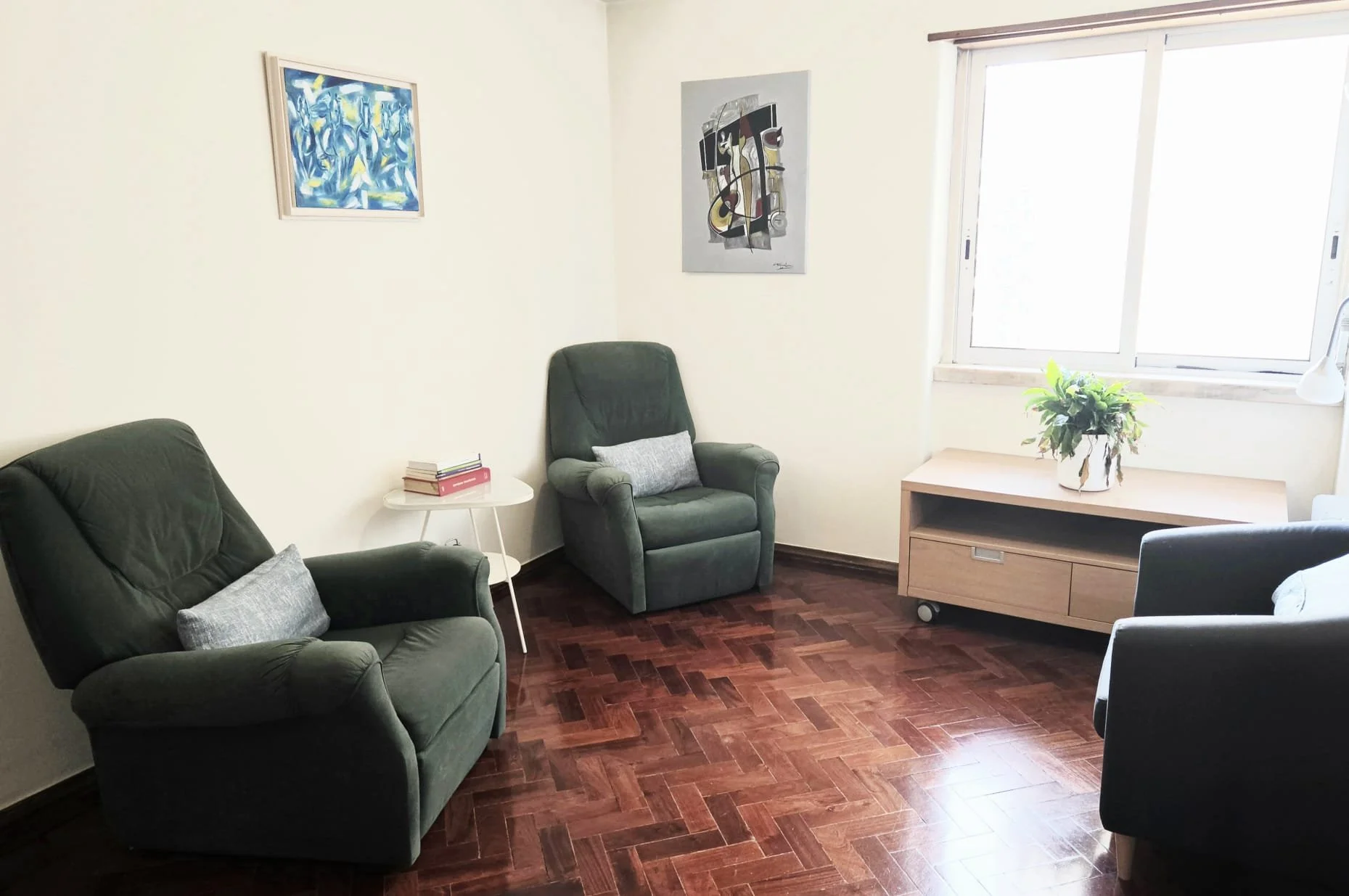 Sala de consulta do consultório de psicologia em Lisboa