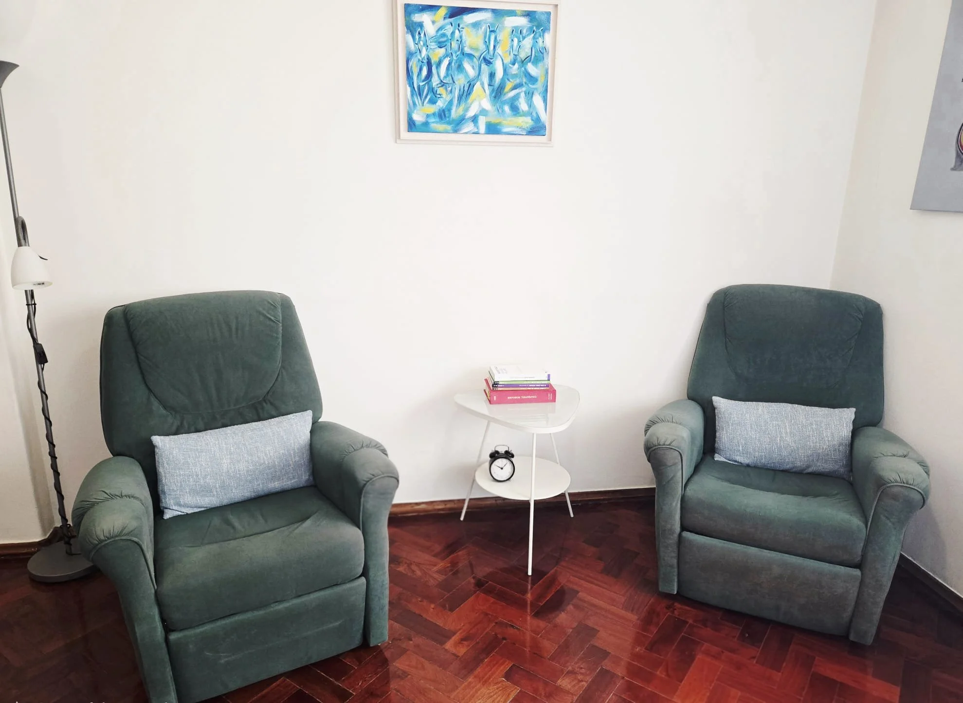 Sala de consulta na Av. 5 de Outubro — consultório de psicologia em Lisboa